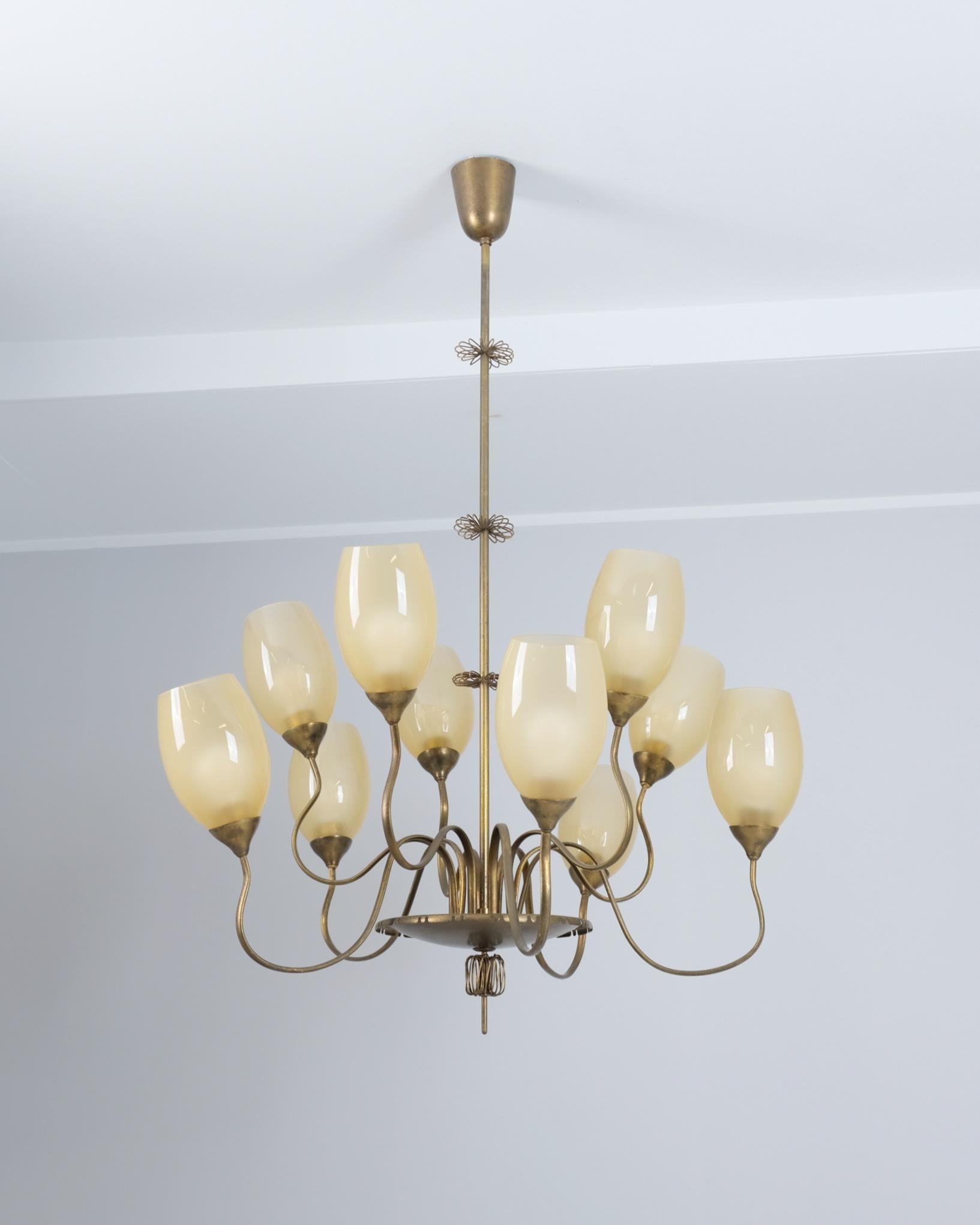 Impressionante lampadario a 10 bracci in ottone Paavo Tynell modello 9017, Taito 1950s in vendita 2