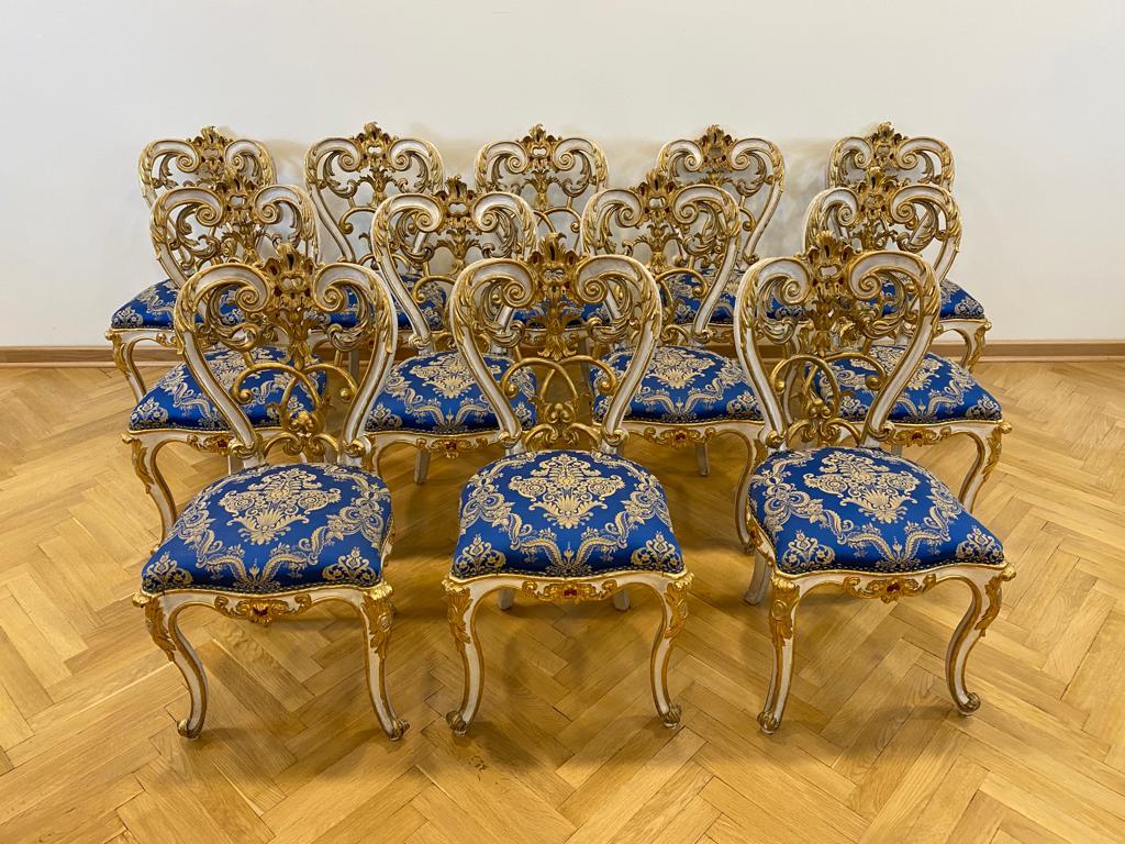 12 chaises impressionnantes de style Premier Empire Napoléon III début du 19ème siècle vendues chez Sotheby's en vente 1
