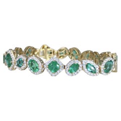 Splendido bracciale in oro 18 carati con smeraldi verdi naturali da 13,51 carati e diamanti a halo
