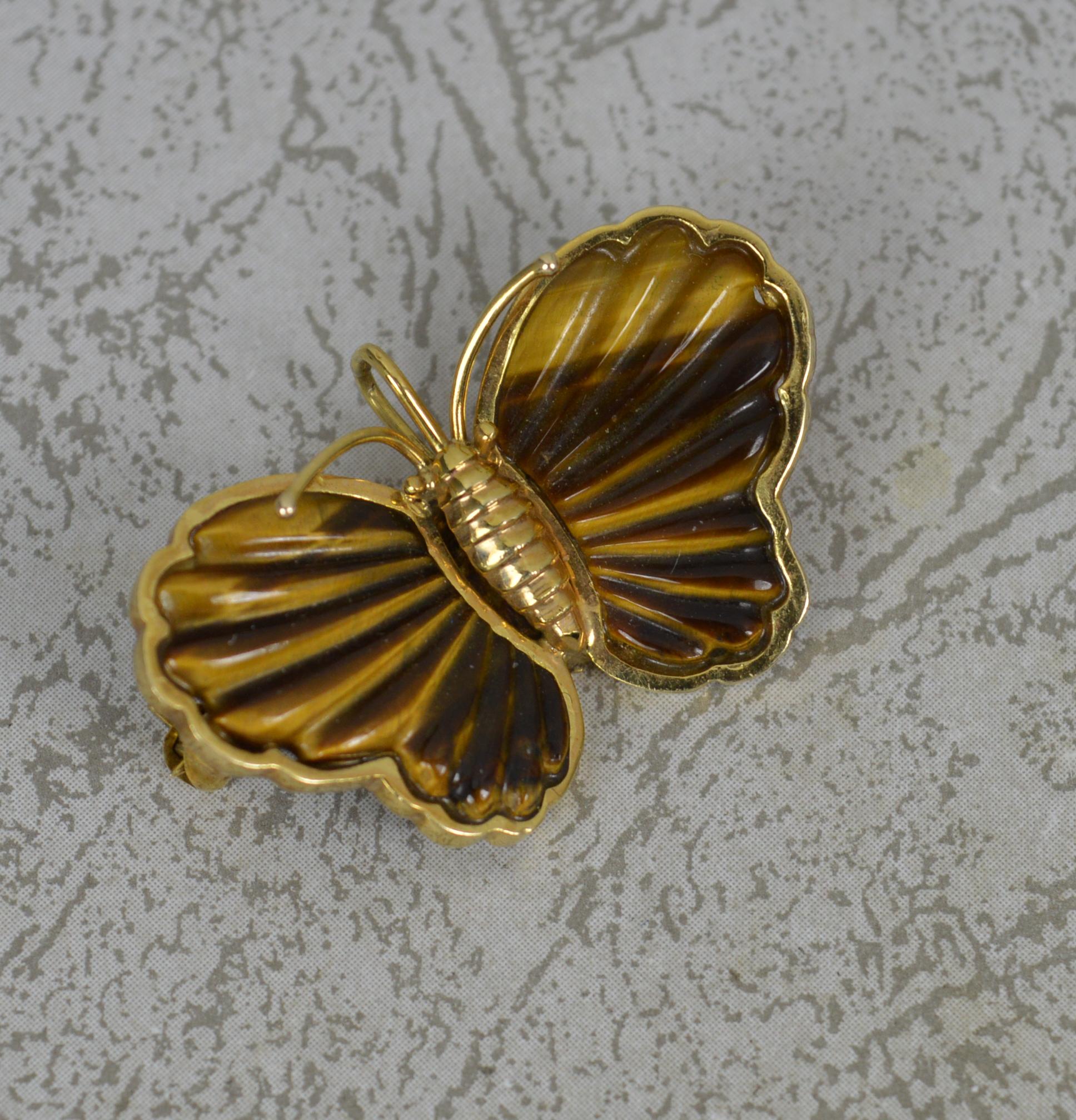 Impressionnante broche pendentif papillon en or 14 carats et œil de tigre sculpté Bon état à St Helens, GB