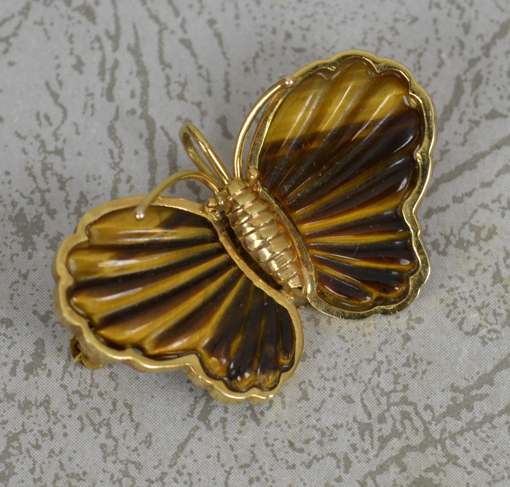 Impressionnante broche pendentif papillon en or 14 carats et œil de tigre sculpté 4