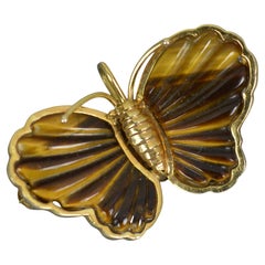 Impressionnante broche pendentif papillon en or 14 carats et œil de tigre sculpté