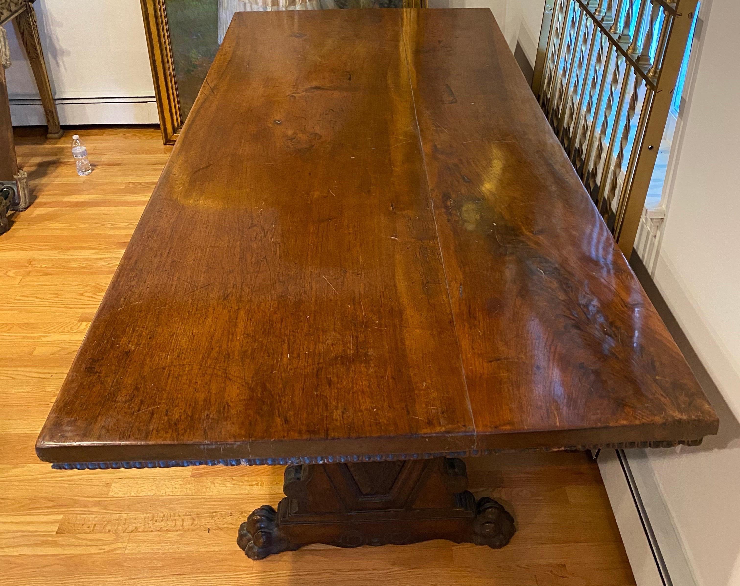 Impressive 17th Century Tuscan Baroque Walnut Dining Table For Sale 1
