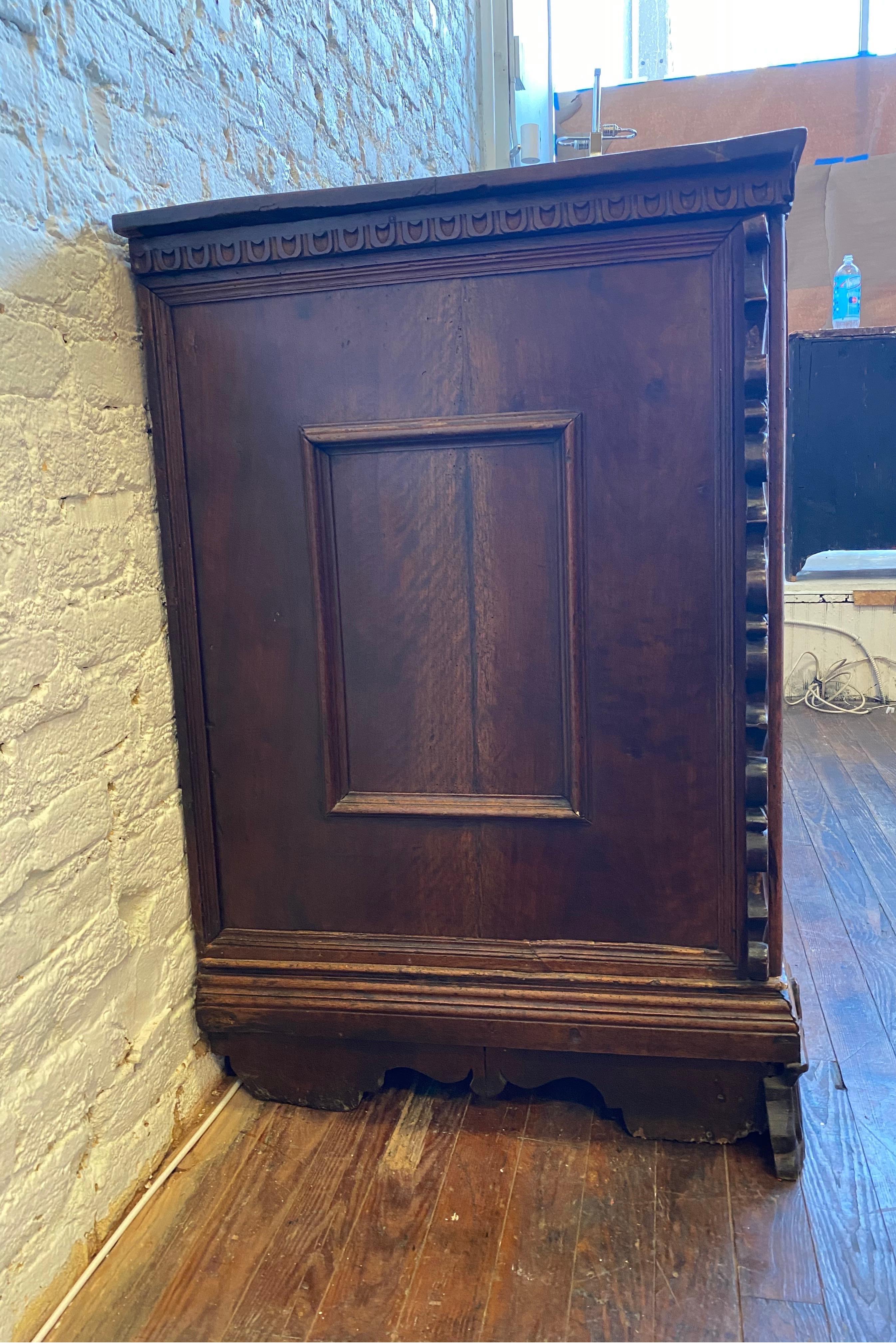 Impressive 17th-Early 18th Century Italian Walnut 4-Drawer Commode 8