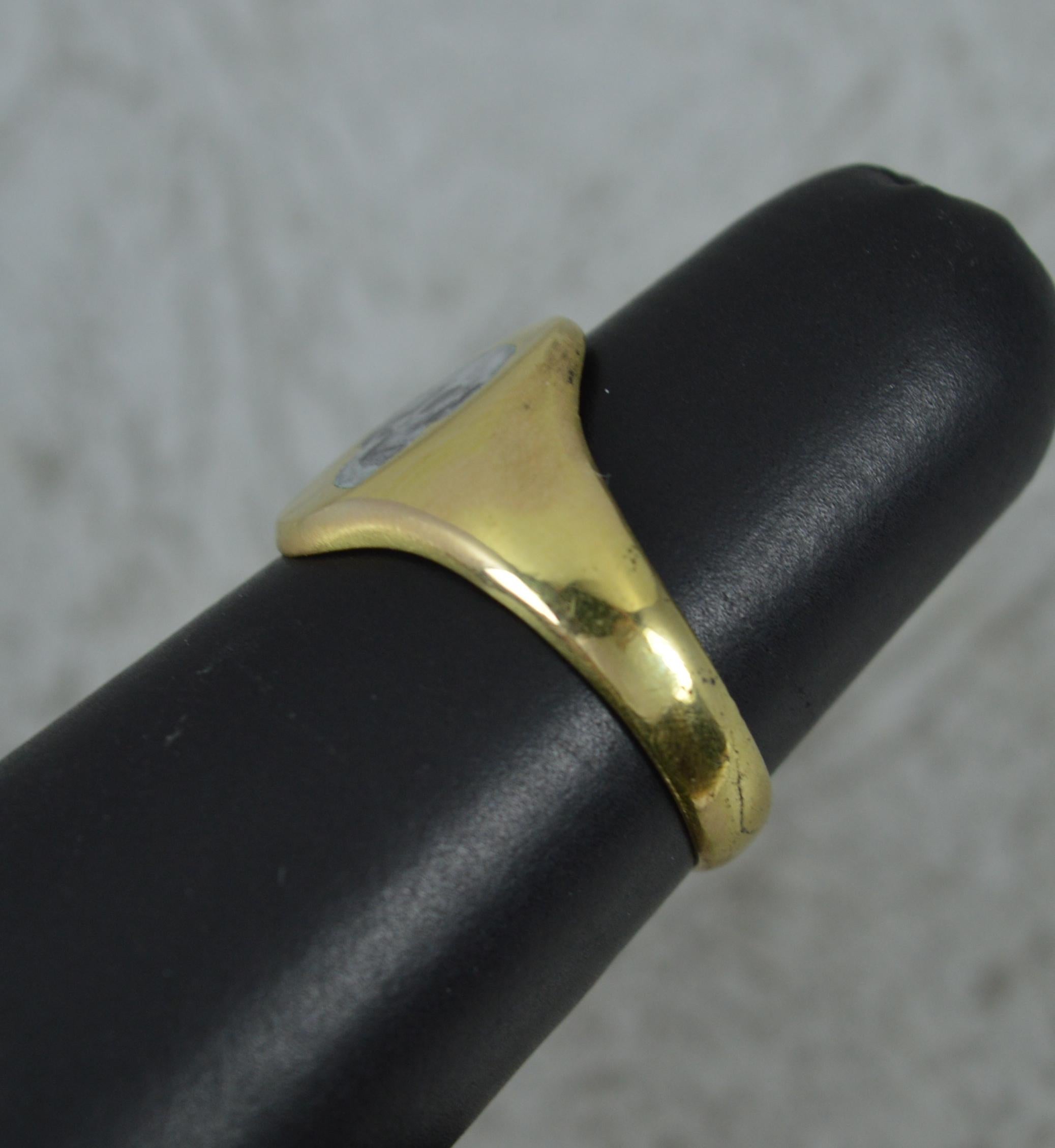 Beeindruckender Siegelring aus 18 Karat Gold und Emaille mit Totenkopf 6