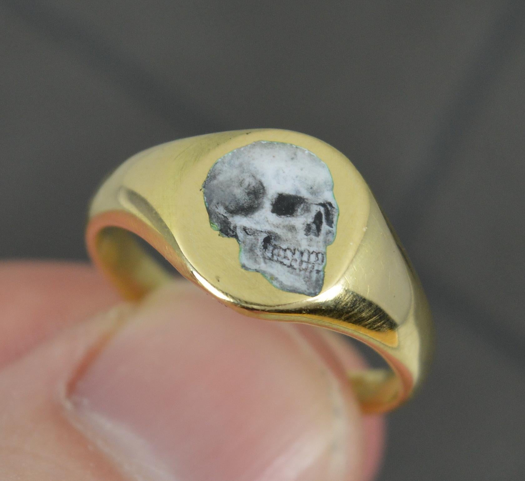 Women's or Men's Impressive 18 Carat Gold and Enamel Skull Signet Ring For Sale