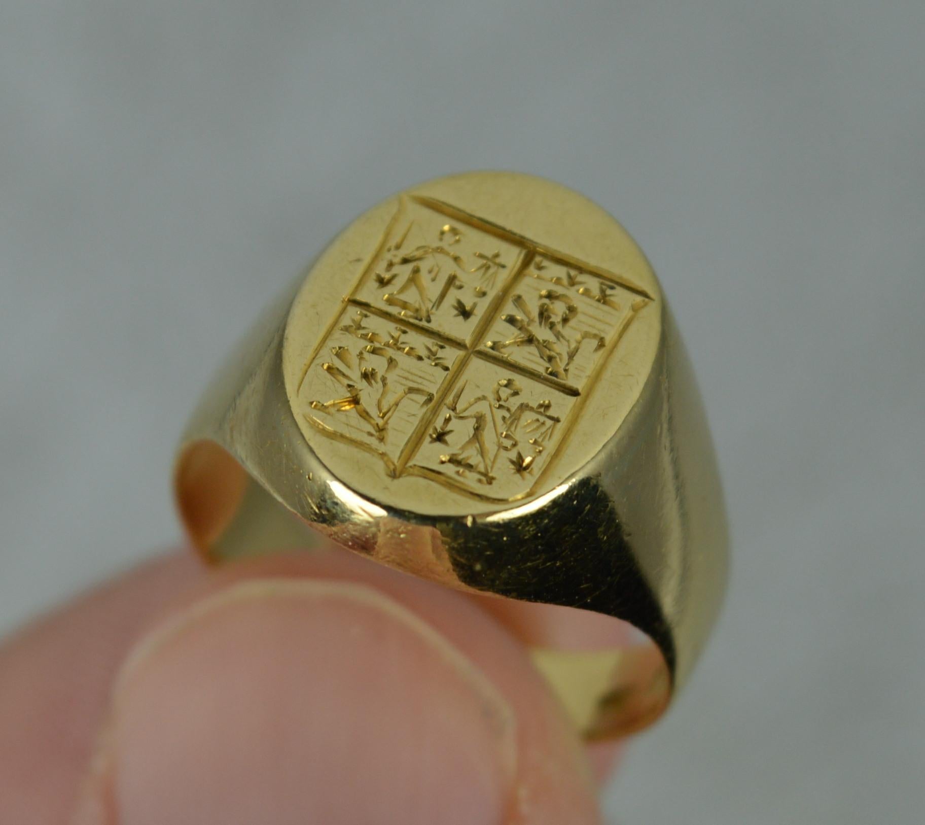 Victorian Impressive 18 Carat Gold Family Crest Intaglio Seal Signet Ring