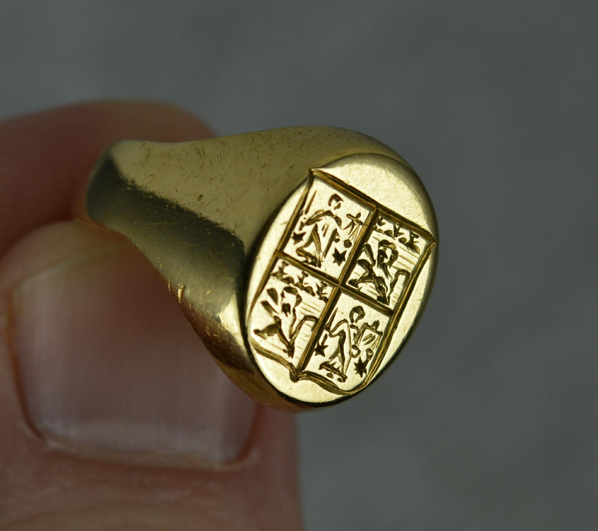 Impressive 18 Carat Gold Family Crest Intaglio Seal Signet Ring In Good Condition In St Helens, GB