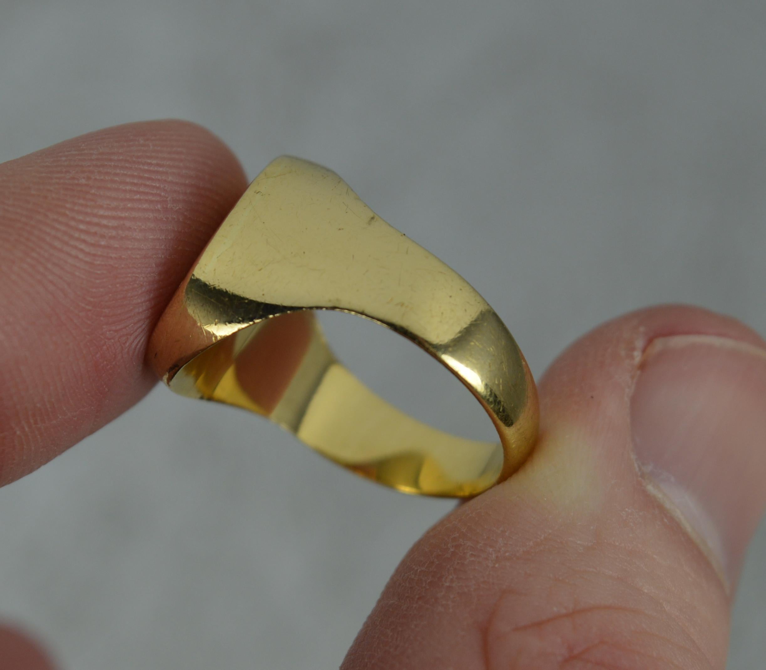Women's or Men's Impressive 18 Carat Gold Family Crest Intaglio Seal Signet Ring