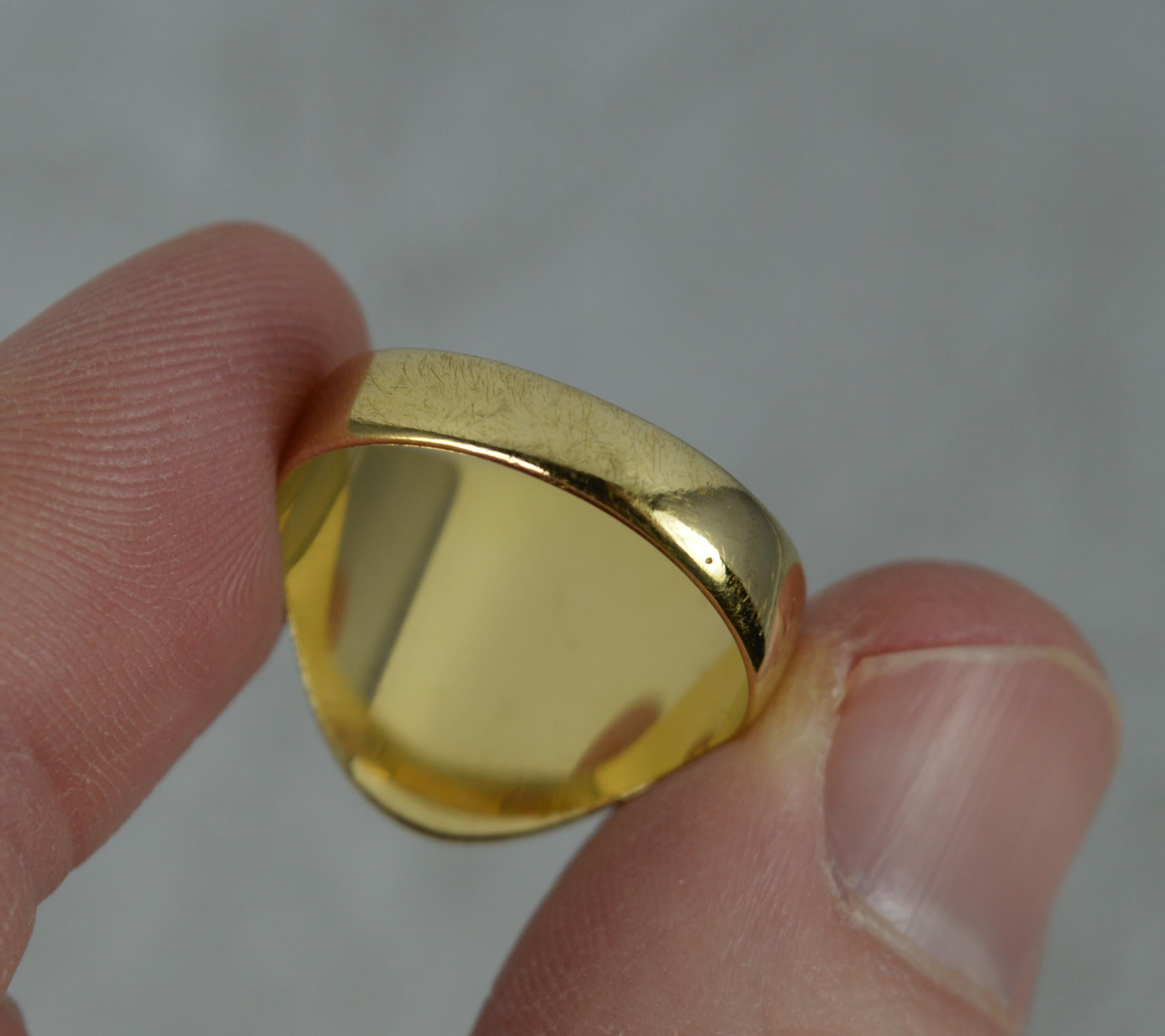 Impressive 18 Carat Gold Family Crest Intaglio Seal Signet Ring 1
