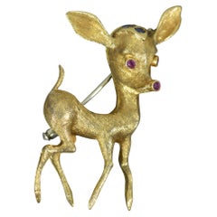 Beeindruckende Hirschbrosche aus 18 Karat Gold mit Rubin und Saphir BAMBI