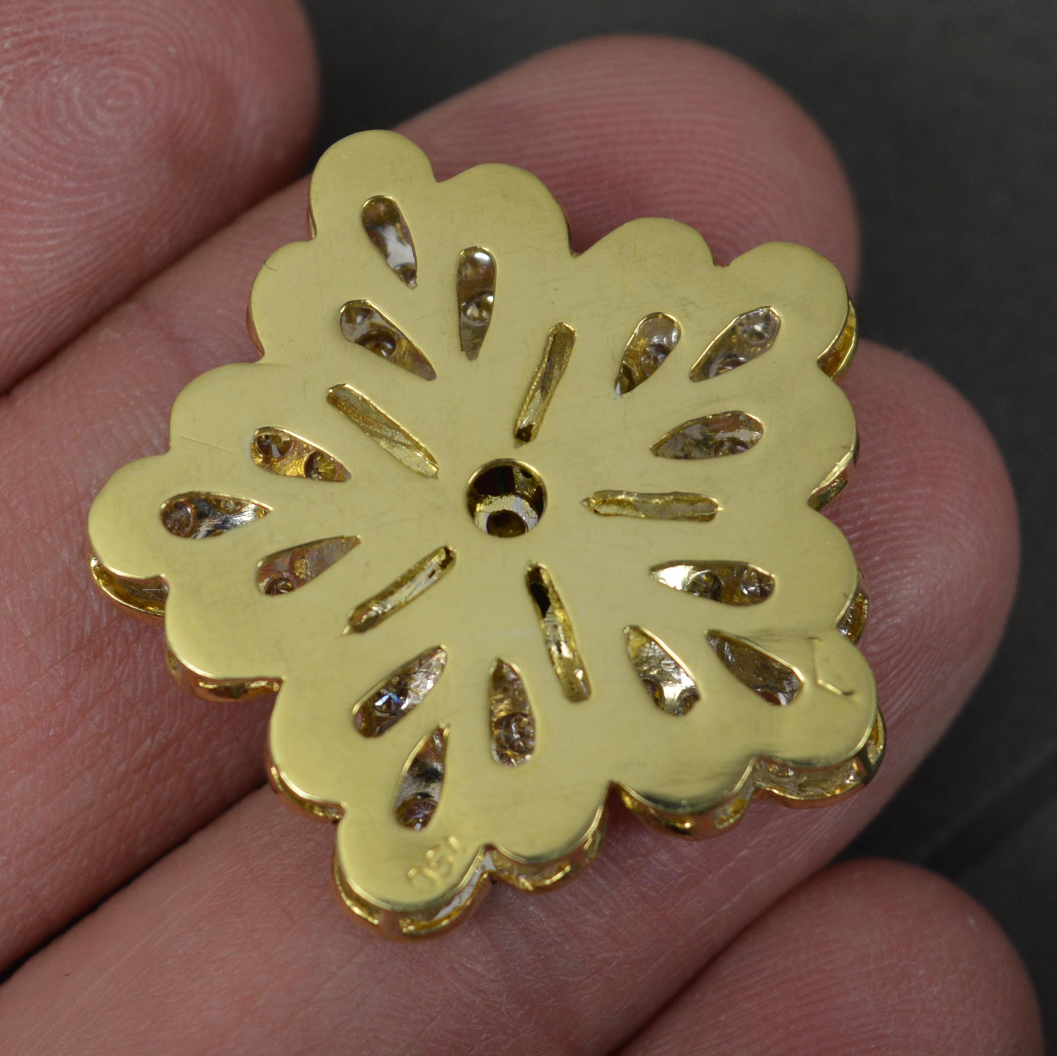 Women's Impressive 18 Carat Gold Vs Diamond and Emerald Flower Pendant For Sale