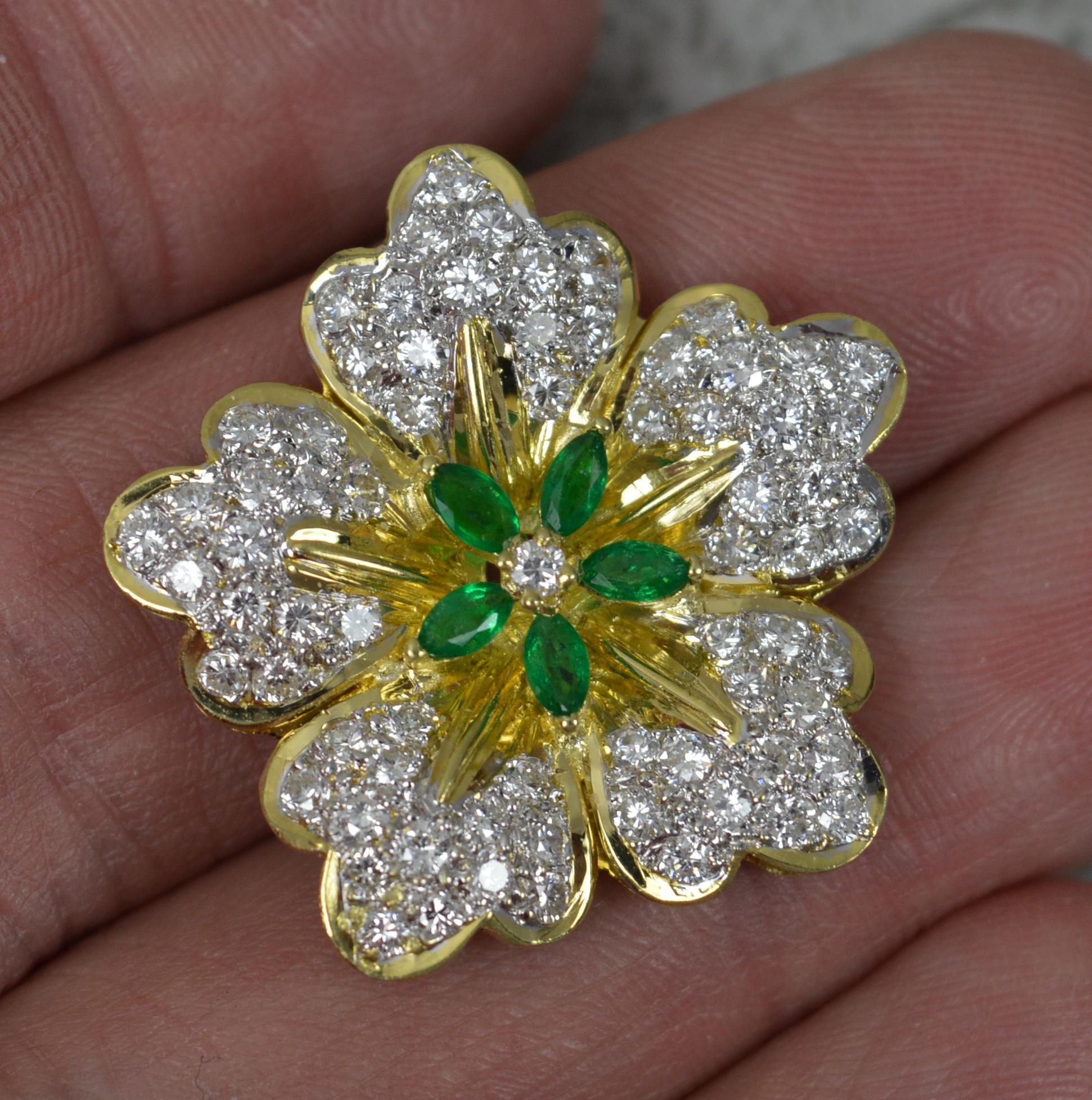Impressive 18 Carat Gold Vs Diamond and Emerald Flower Pendant For Sale 2