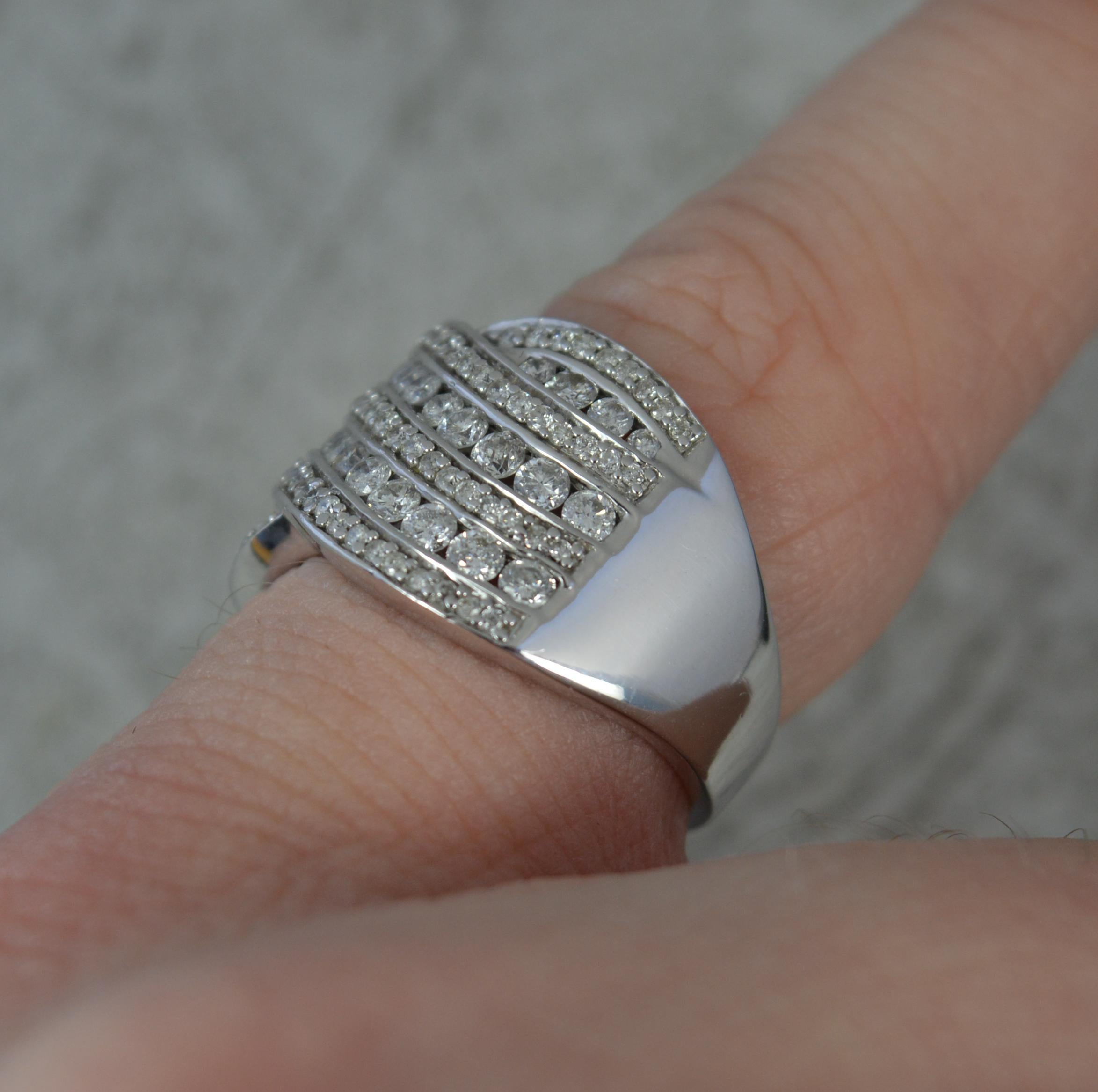 Contemporary Impressive 18 Carat White Gold and 1.00ct Diamond Cluster Ring For Sale