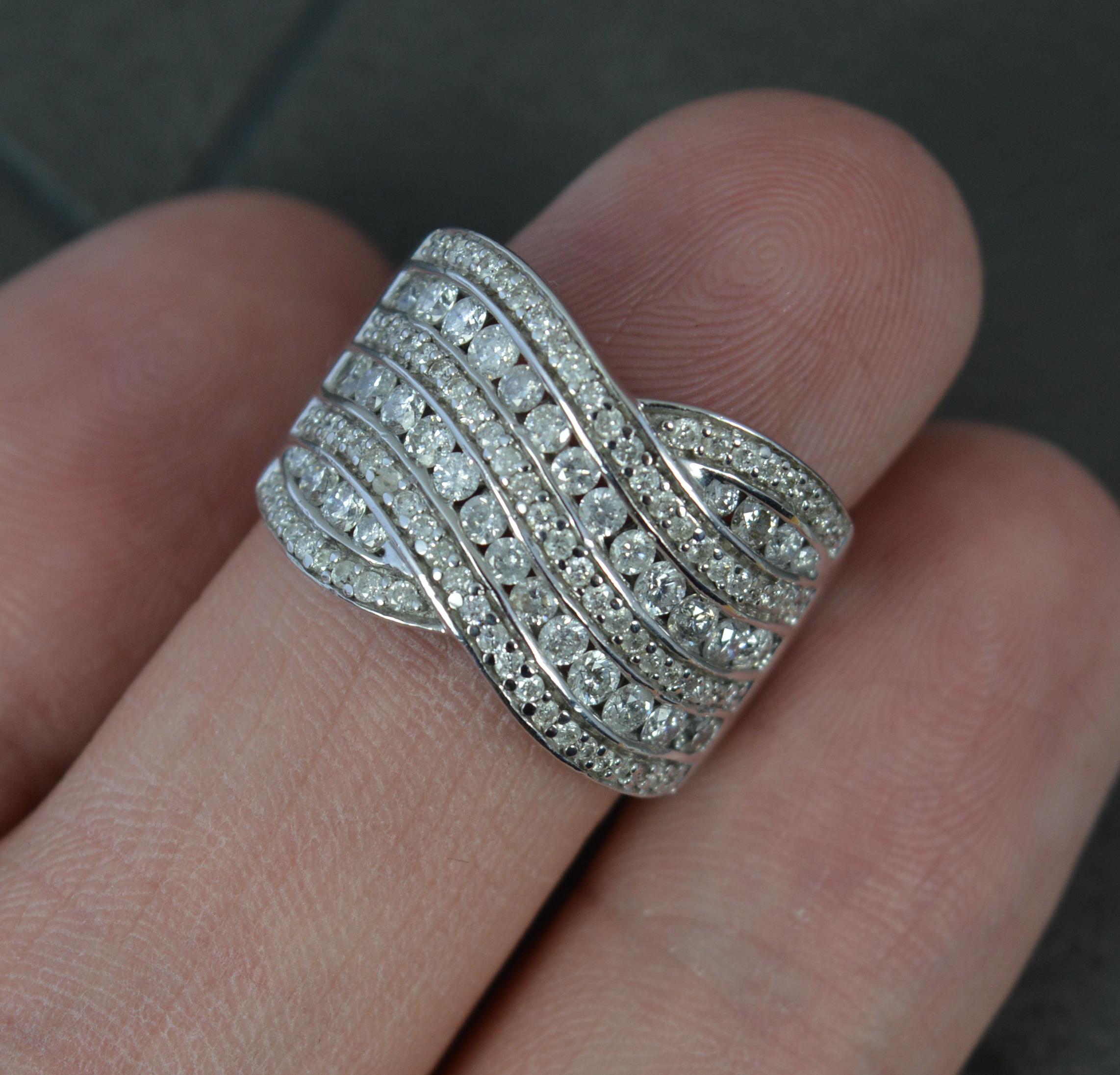 Round Cut Impressive 18 Carat White Gold and 1.00ct Diamond Cluster Ring For Sale