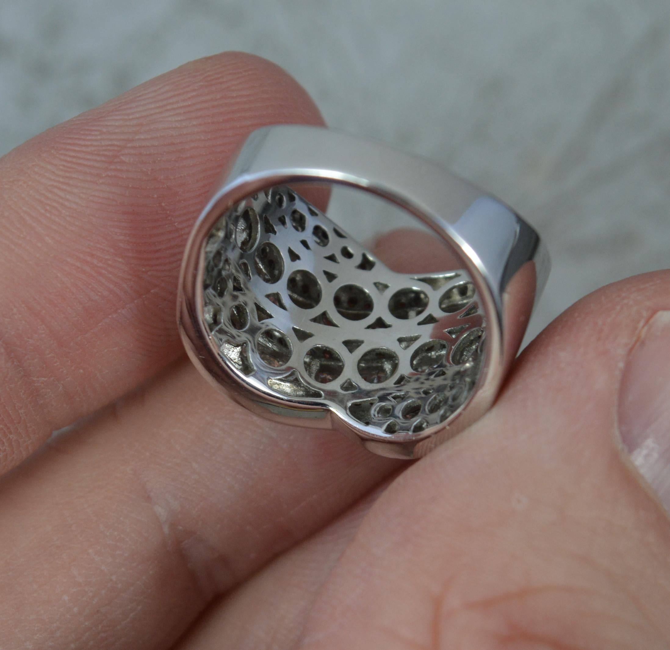 Beeindruckender Cluster-Ring aus 18 Karat Weißgold und 1,00 Karat Diamanten im Angebot 2