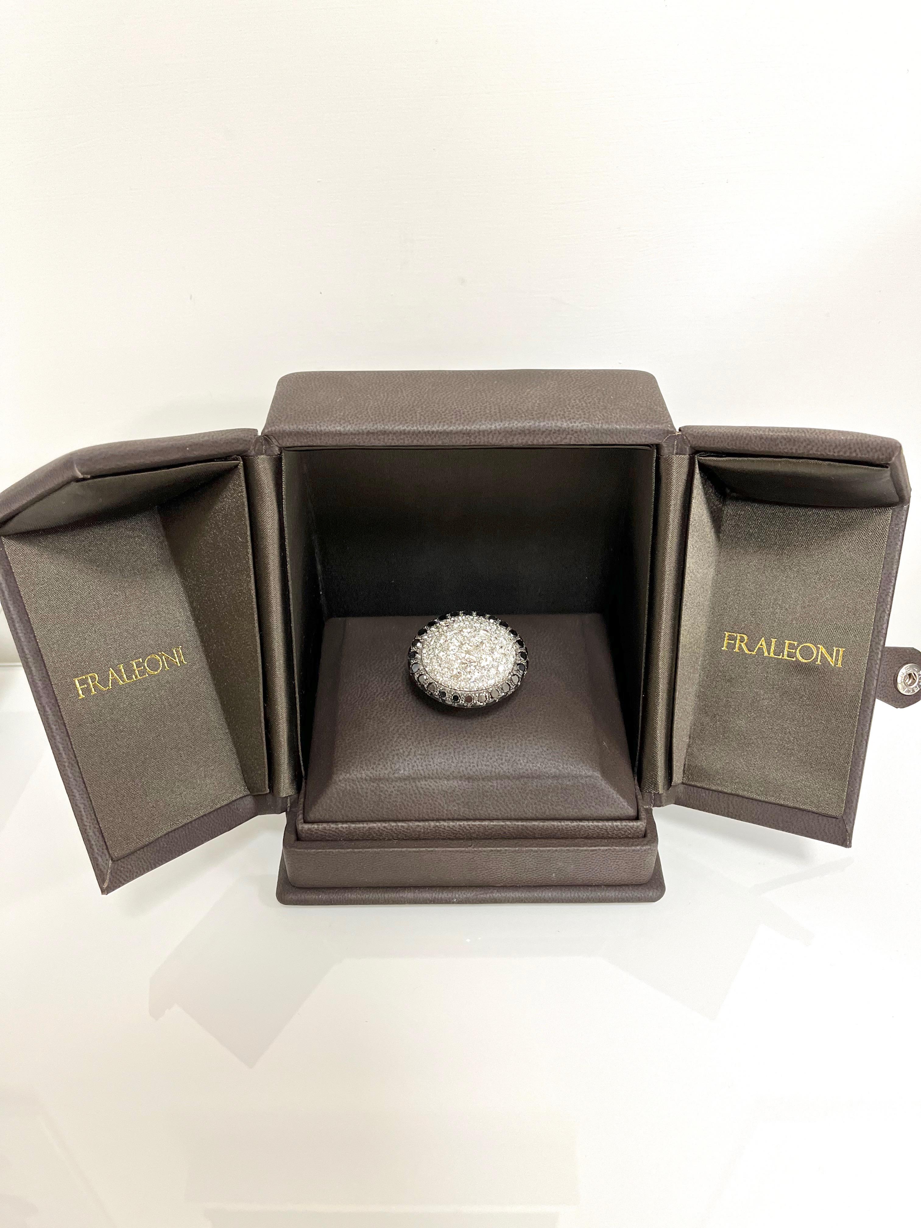 Impressive 18 Karat White Gold Black & White Diamond Cocktail Ring For Sale 1