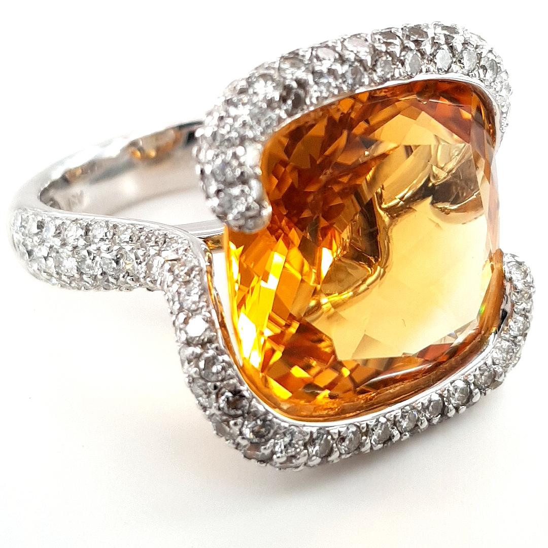 Modern Impressive 18kt  White Gold Ring with 20ct Honey Citrine, 4ct Diamonds For Sale
