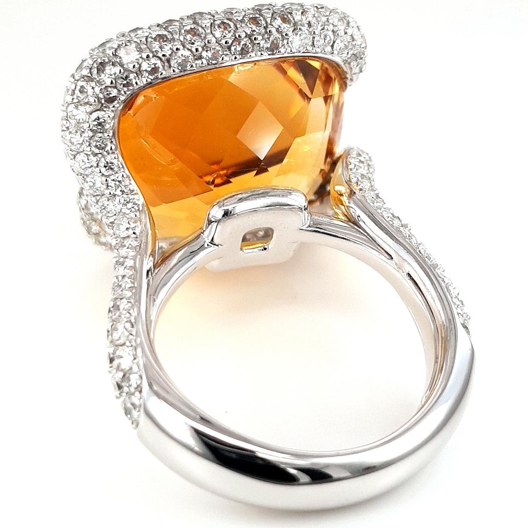 Impressive 18kt  White Gold Ring with 20ct Honey Citrine, 4ct Diamonds For Sale 3