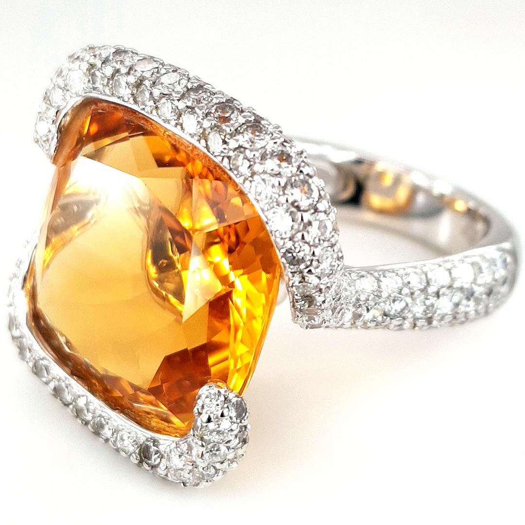 Impressive 18kt  White Gold Ring with 20ct Honey Citrine, 4ct Diamonds For Sale 2