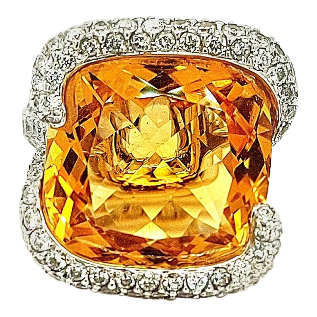 Impressive solid white gold ring with big natural honey color citrine and  diamonds 

Diamonds: brilliant cut diamonds, together ca. 4 cts

Citrine: large citrine, ca. 20 cts

Material: 18 kt white gold

Size: 53 (can be adjusted for free)

Weight: