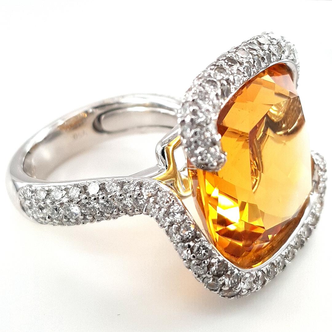 Brilliant Cut Impressive 18kt  White Gold Ring with 20ct Honey Citrine, 4ct Diamonds For Sale