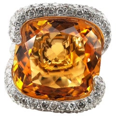 Impressive 18kt  White Gold Ring with 20ct Honey Citrine, 4ct Diamonds