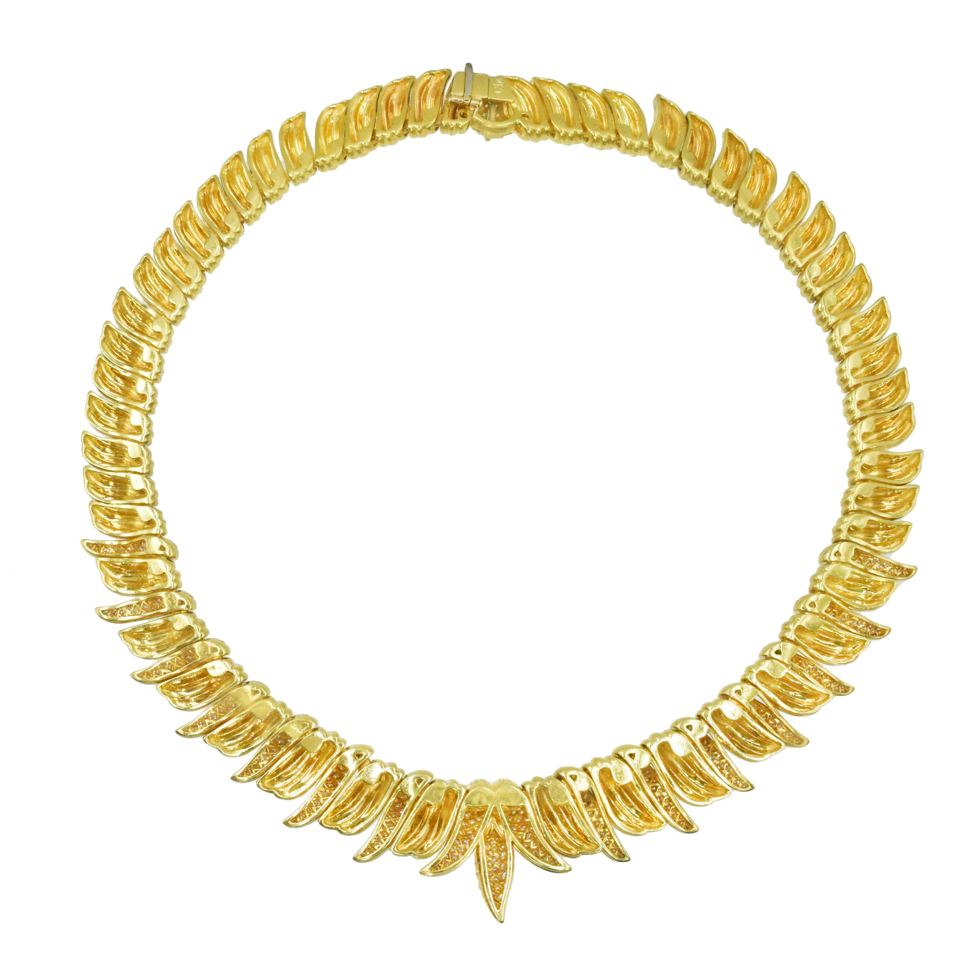 Taglio rotondo Impressionante collana in oro 18k e diamanti in vendita