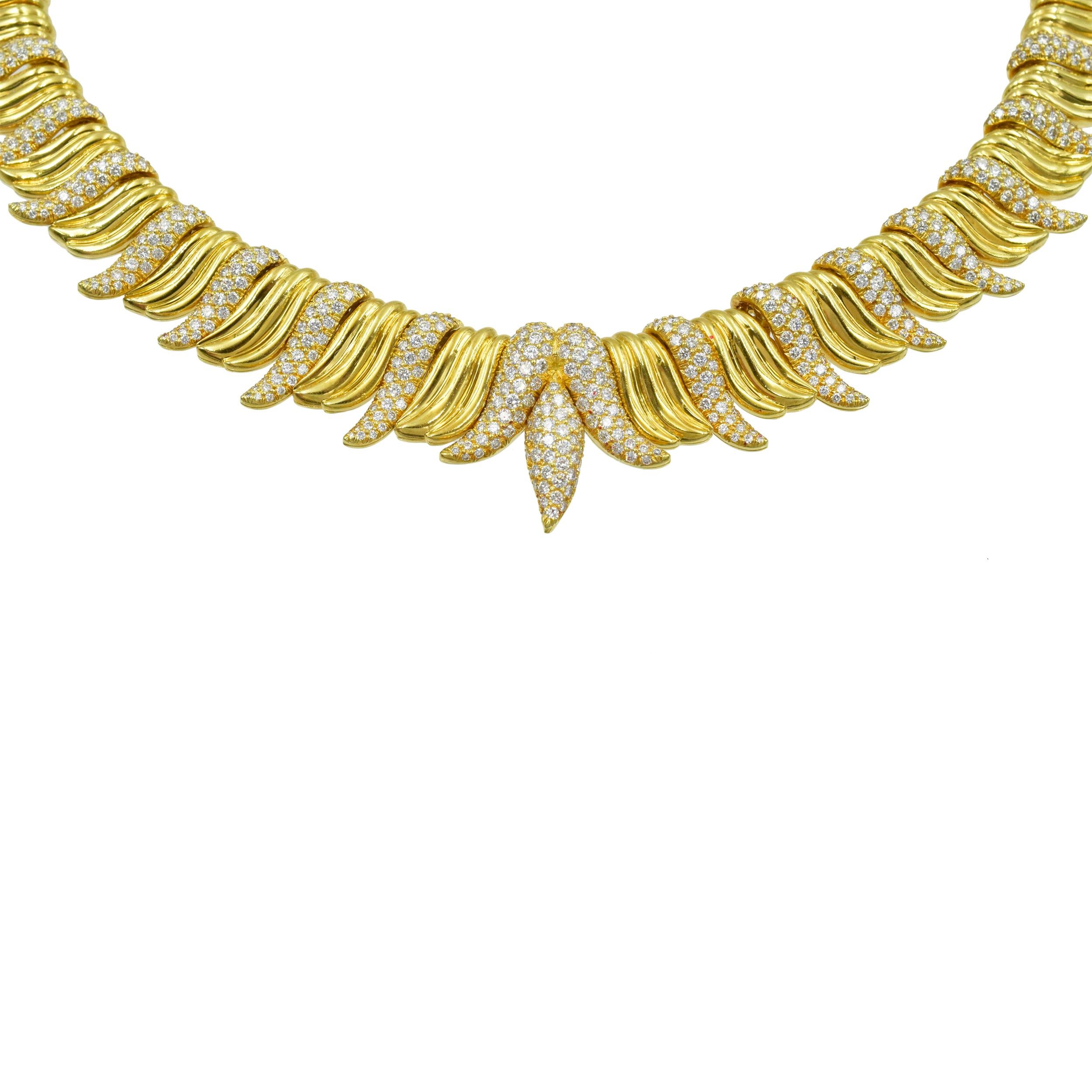 Donna Impressionante collana in oro 18k e diamanti in vendita