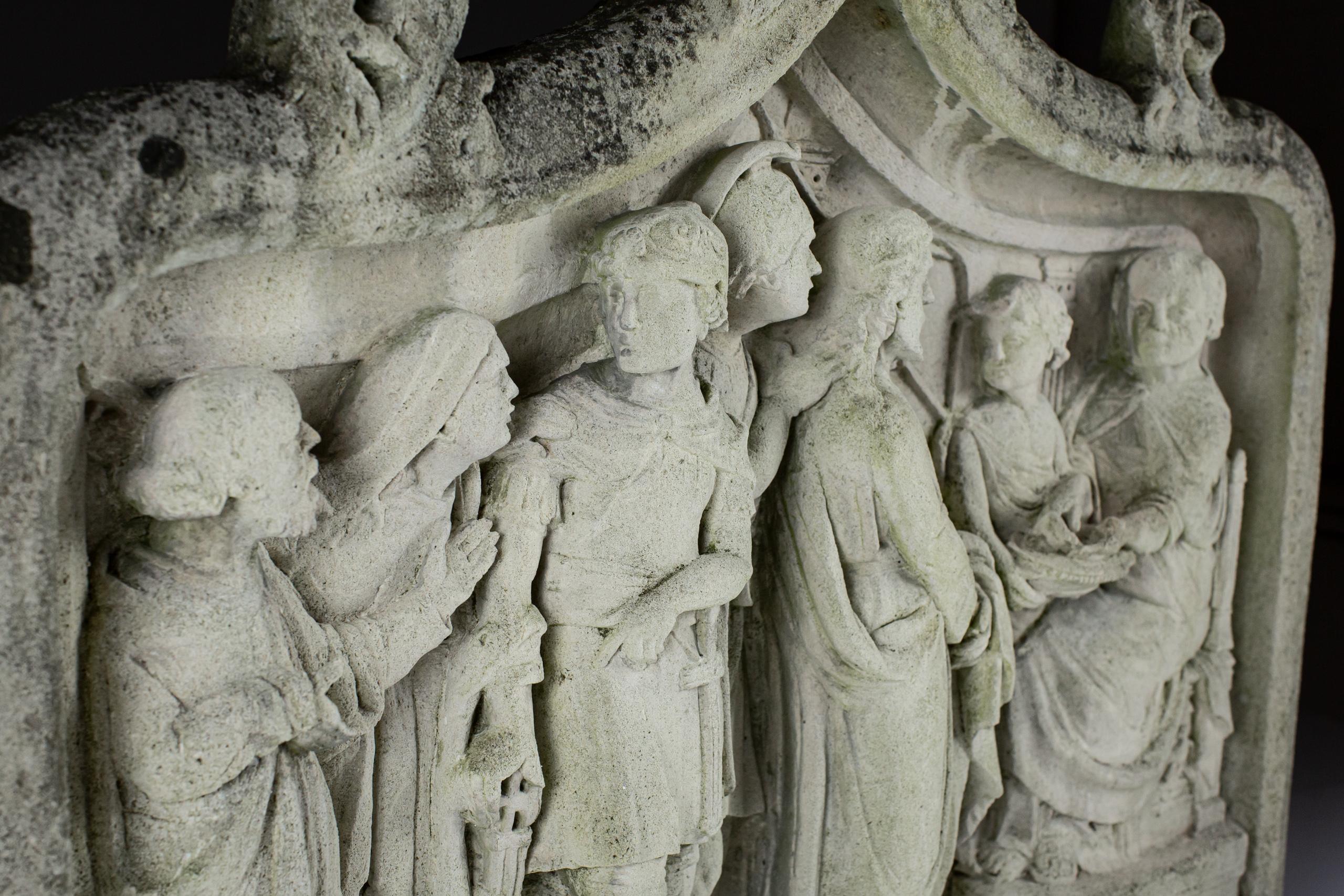 Impressionnant relief en pierre sculptée du 18e siècle ou plus antérieur de la Condemnation en vente 2