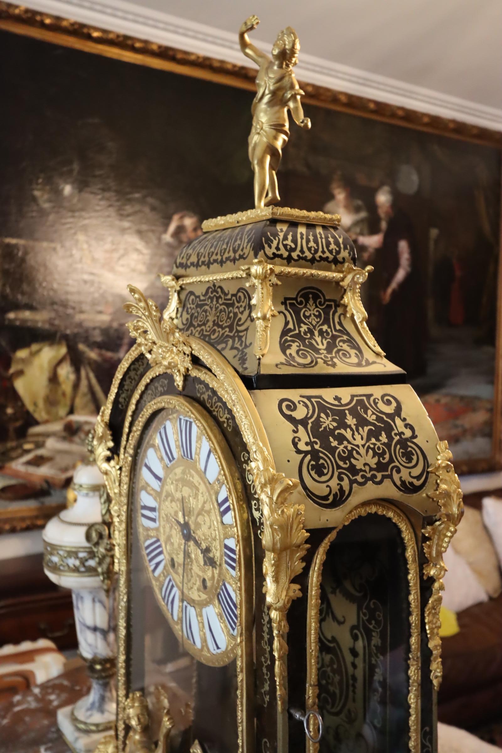 Impressive 18th Century Table Clock in Guilt Bronze Mounts and Tortoise Shell For Sale 4