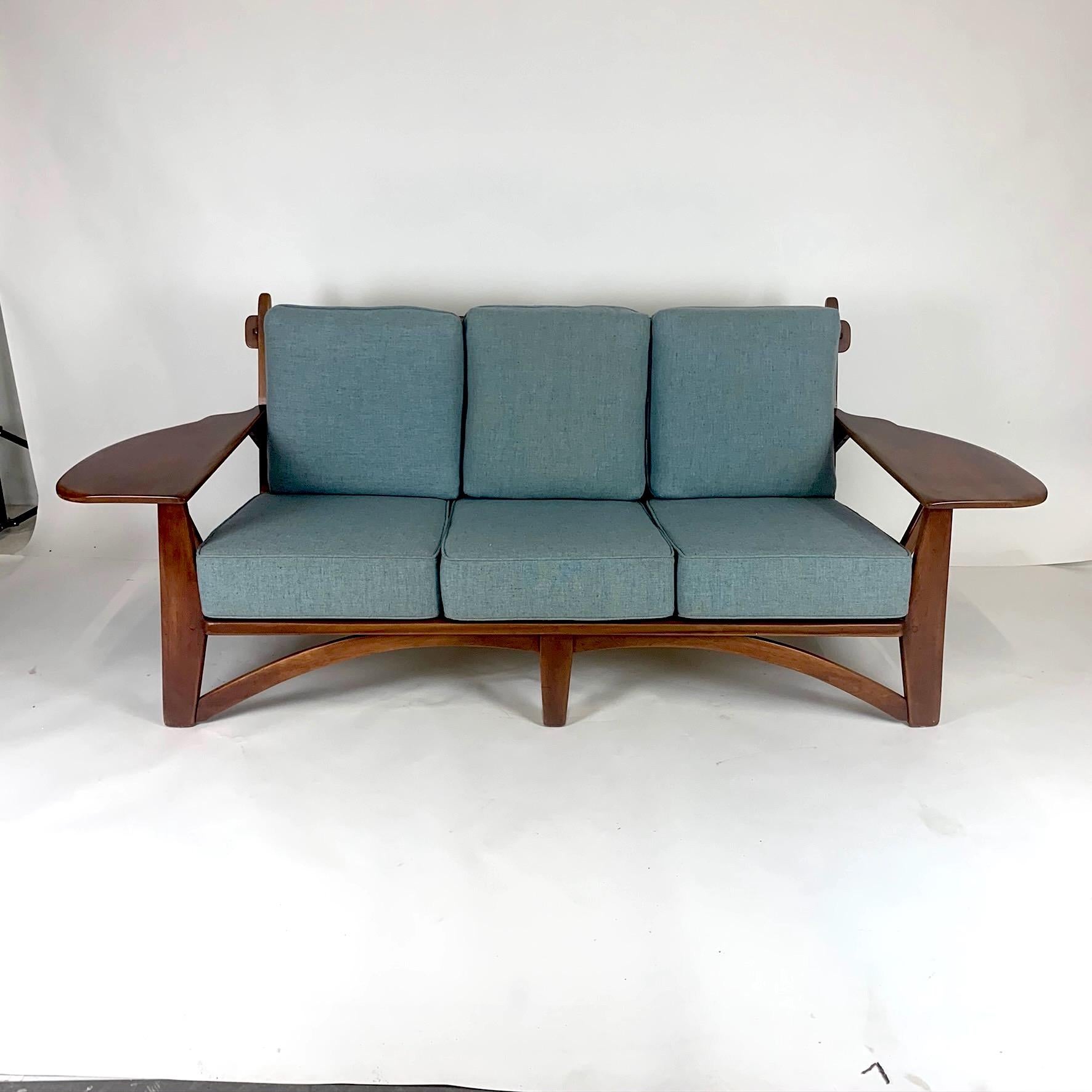 Impressive 1930s Cushman Maple Paddle Arm Sofa Designed by William DeVries In Good Condition In Hudson, NY