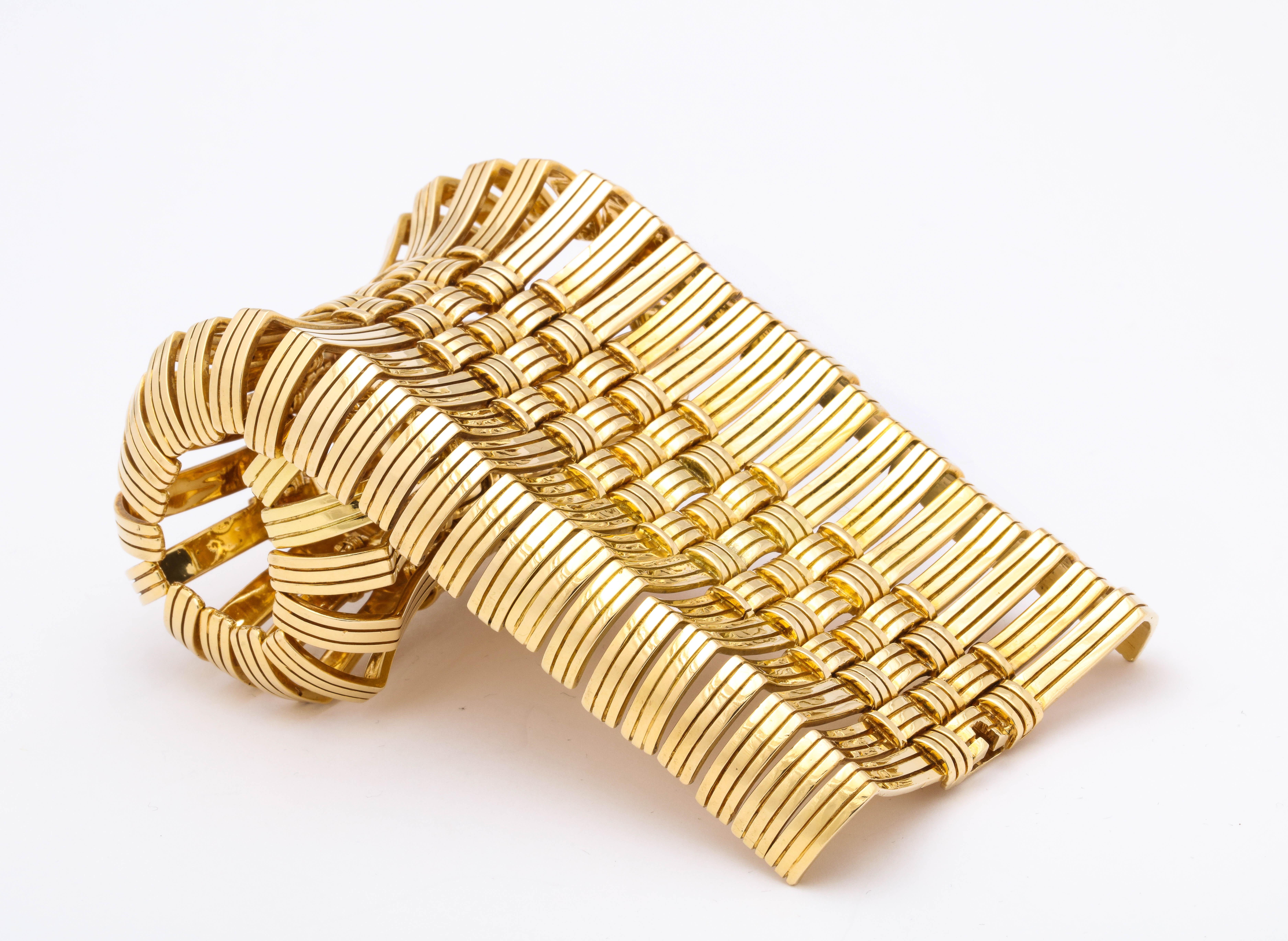 Beeindruckendes Cartier-Goldarmband, maßgefertigt, 1970er Jahre im Zustand „Hervorragend“ im Angebot in New York, NY