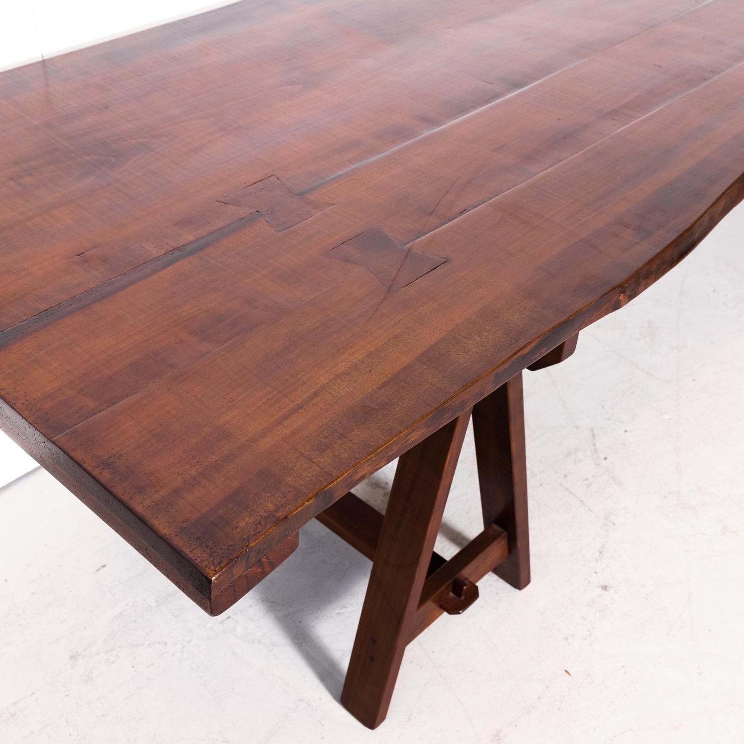 Trestle-Tisch aus aufgearbeitetem französischem Kirschbaumholz mit natürlicher Kante aus dem 19. Jahrhundert  (21. Jahrhundert und zeitgenössisch)
