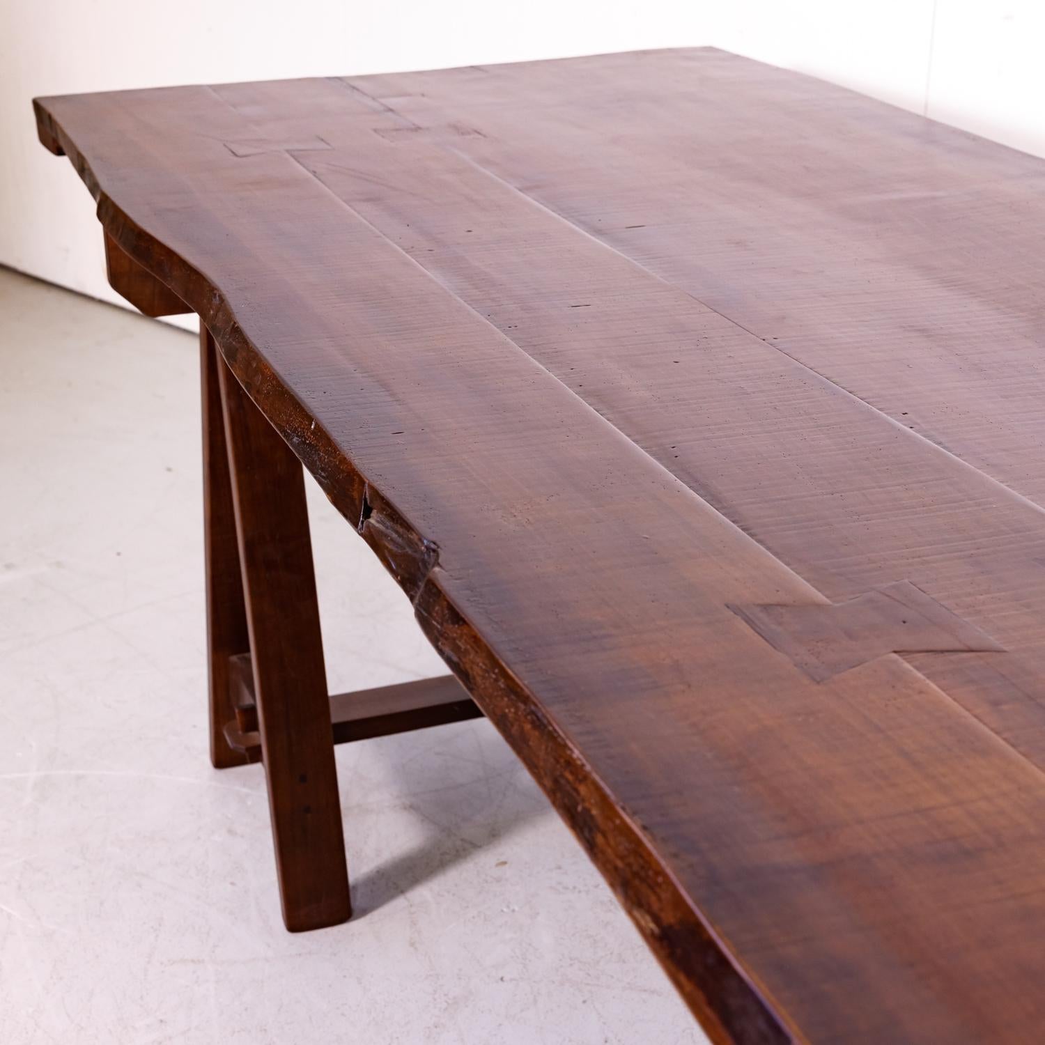Trestle-Tisch aus aufgearbeitetem französischem Kirschbaumholz mit natürlicher Kante aus dem 19. Jahrhundert  2
