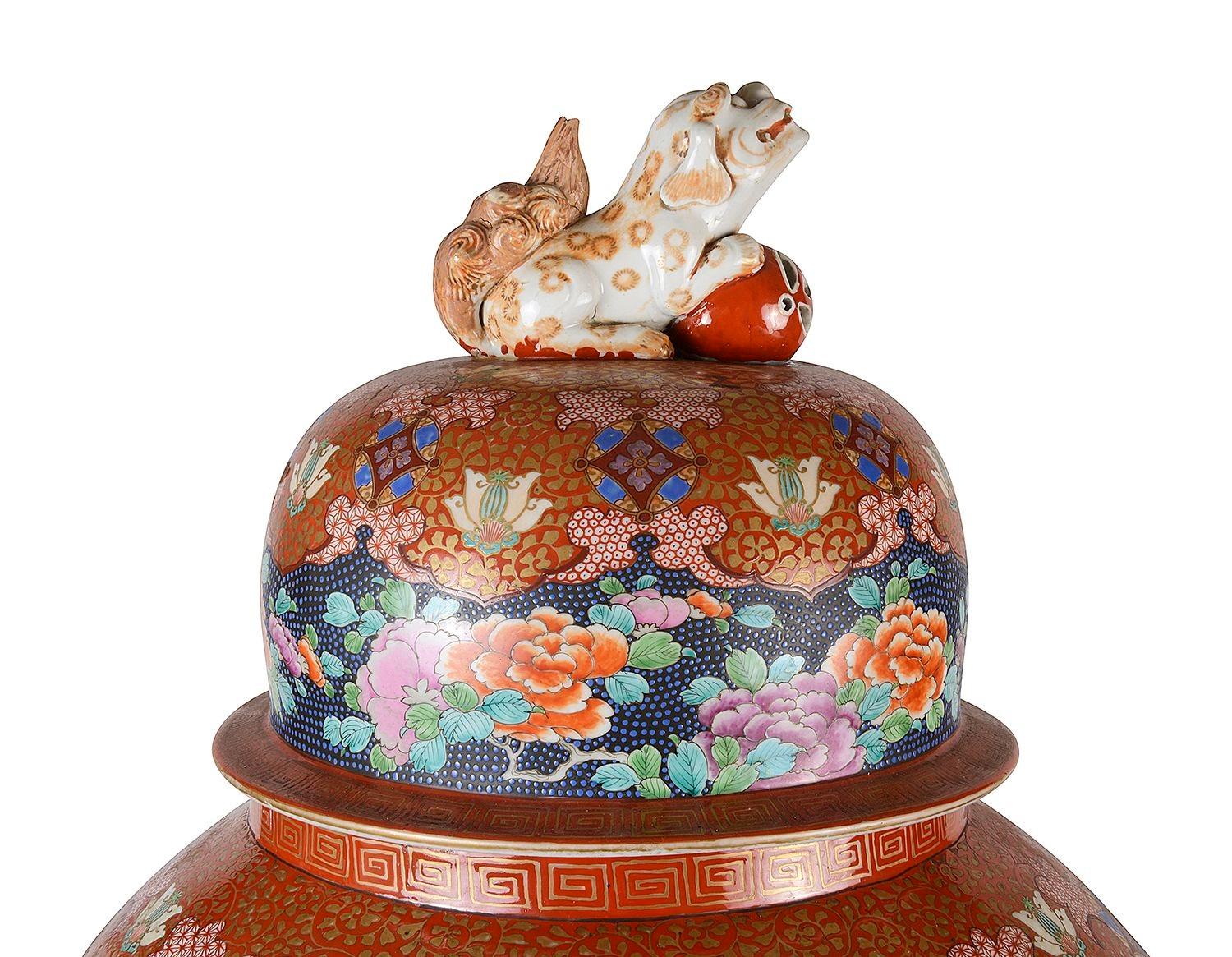 Japanese Impressive 19th Century Imari lidded vase For Sale