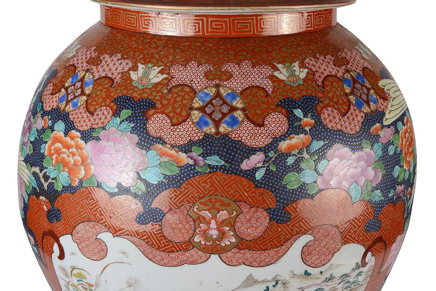 Dipinto a mano Impressionante vaso con coperchio Imari del XIX secolo in vendita