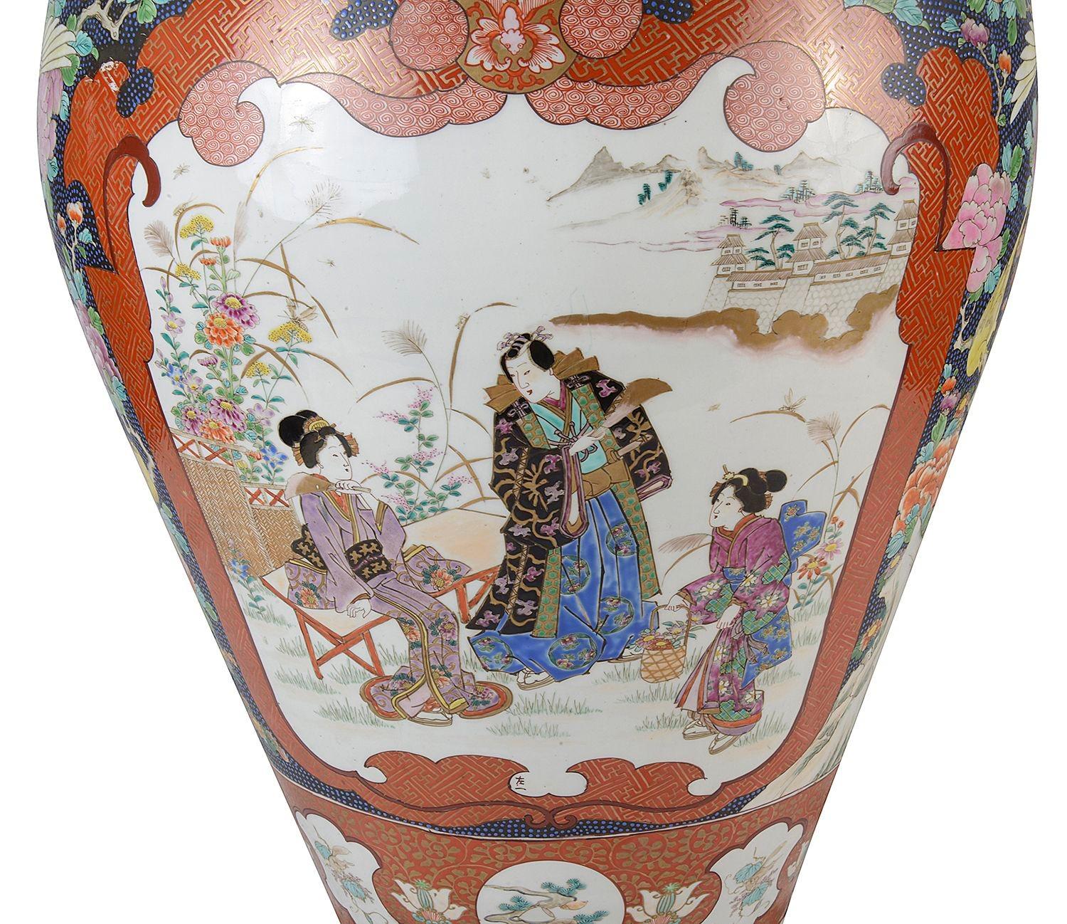 Impressive 19th Century Imari lidded vase In Good Condition For Sale In Brighton, Sussex