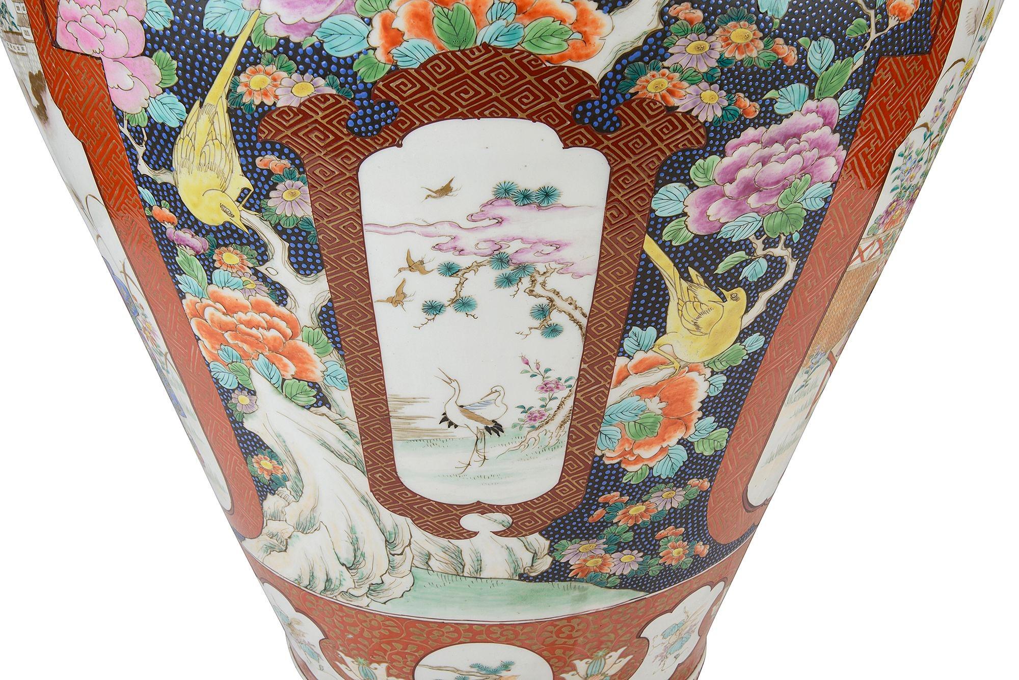 Impressive 19th Century Imari lidded vase For Sale 1
