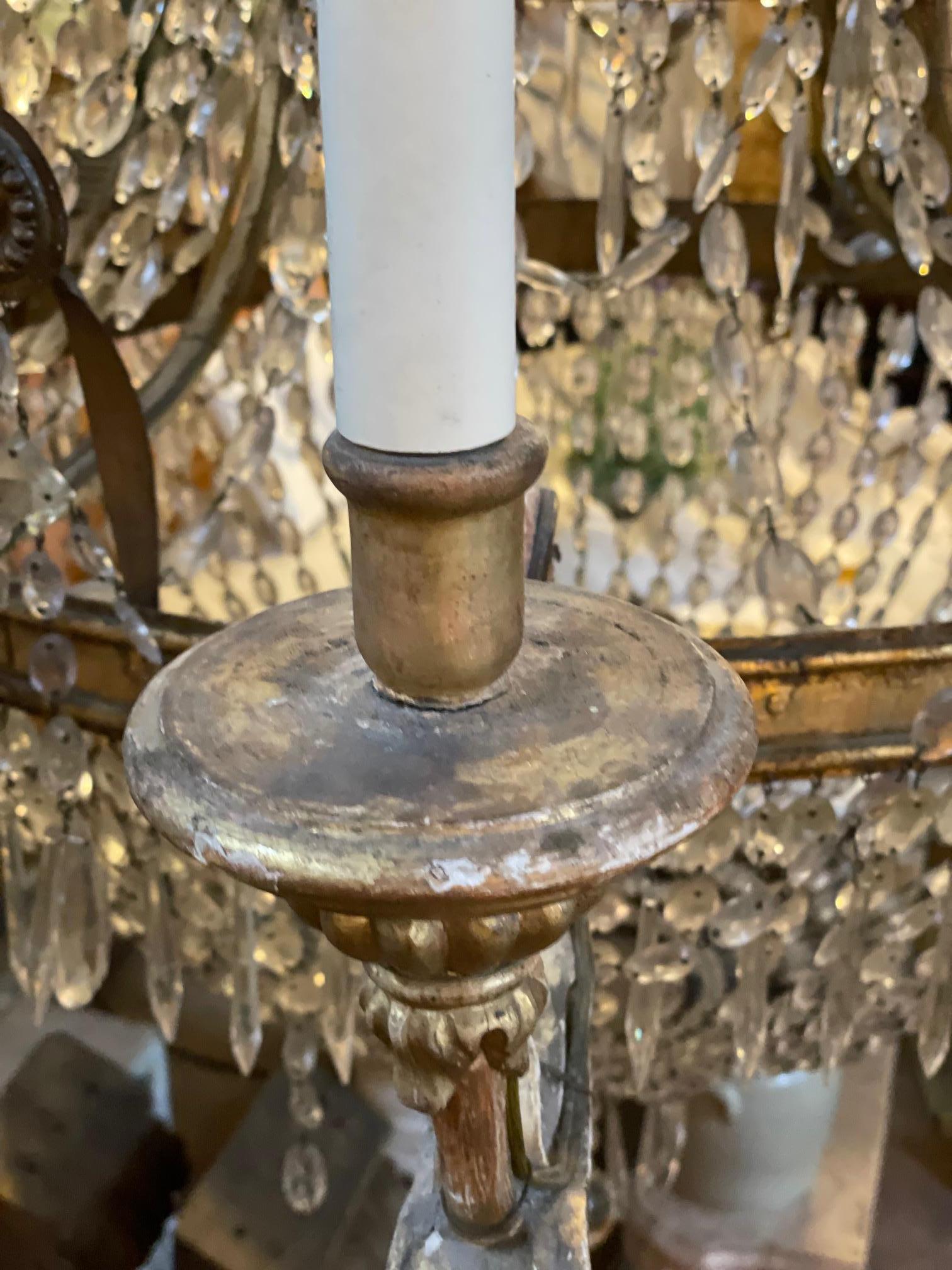 Impressive 19th Century Italian Gilt Carved Wood and Cut Glass Chandelier  For Sale 4