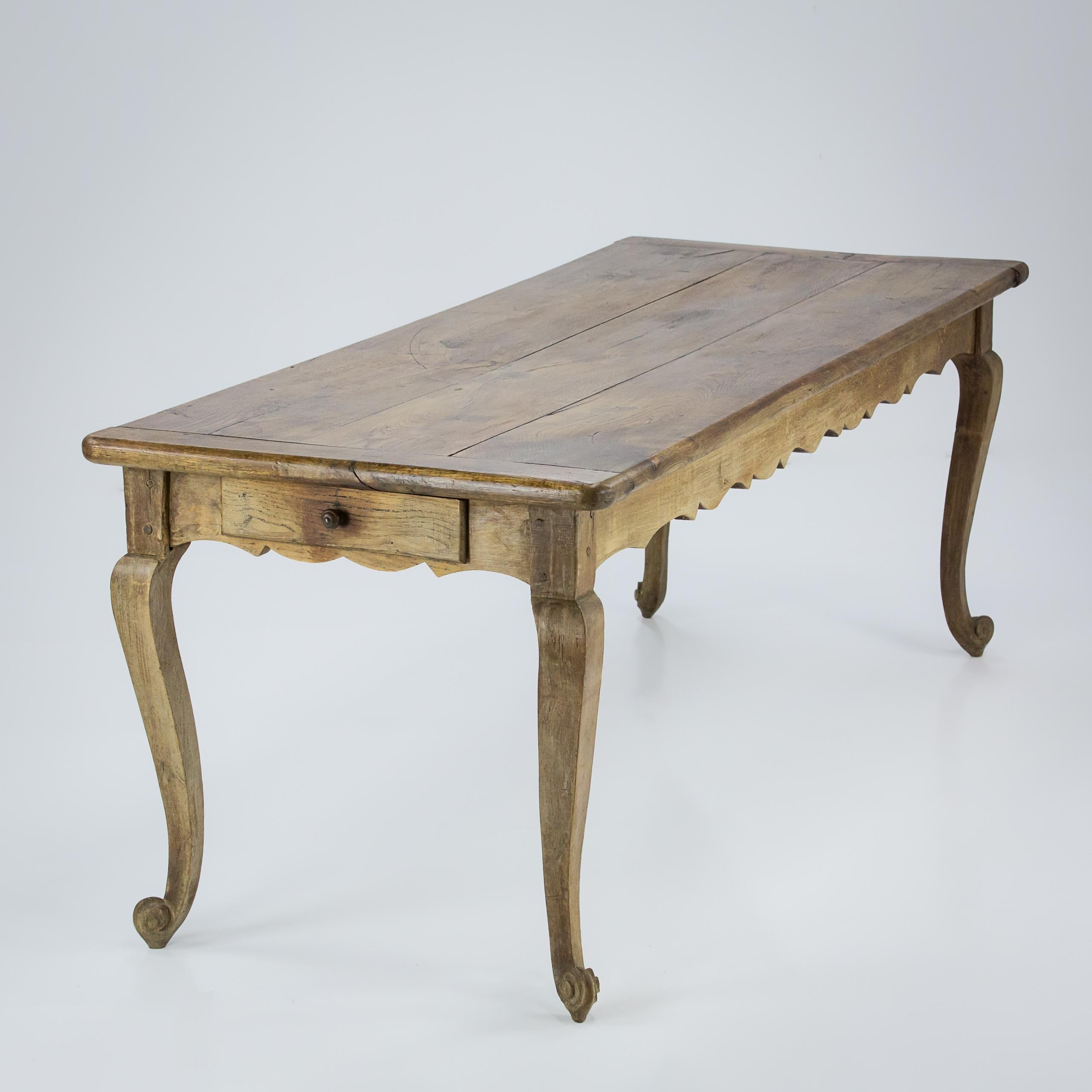 Oak Impressive 19th Century Louis XV style Country Farmhouse Table For Sale