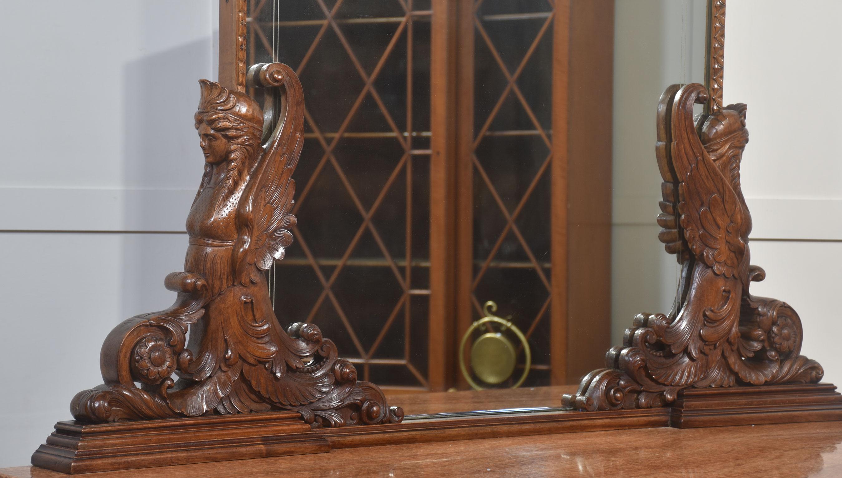 Impressive 19th-Century Mahogany Dressing Chest For Sale 5