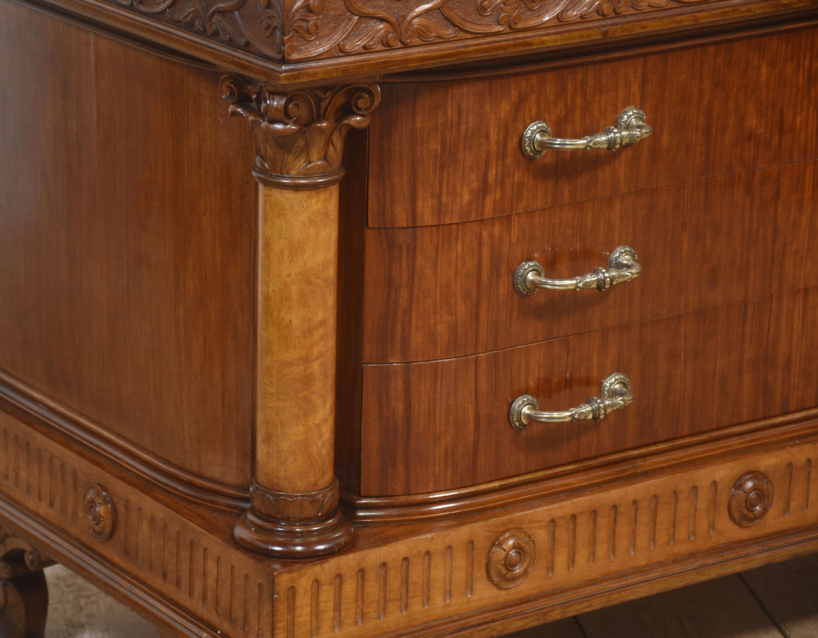 Impressive 19th-Century Mahogany Dressing Chest For Sale 7