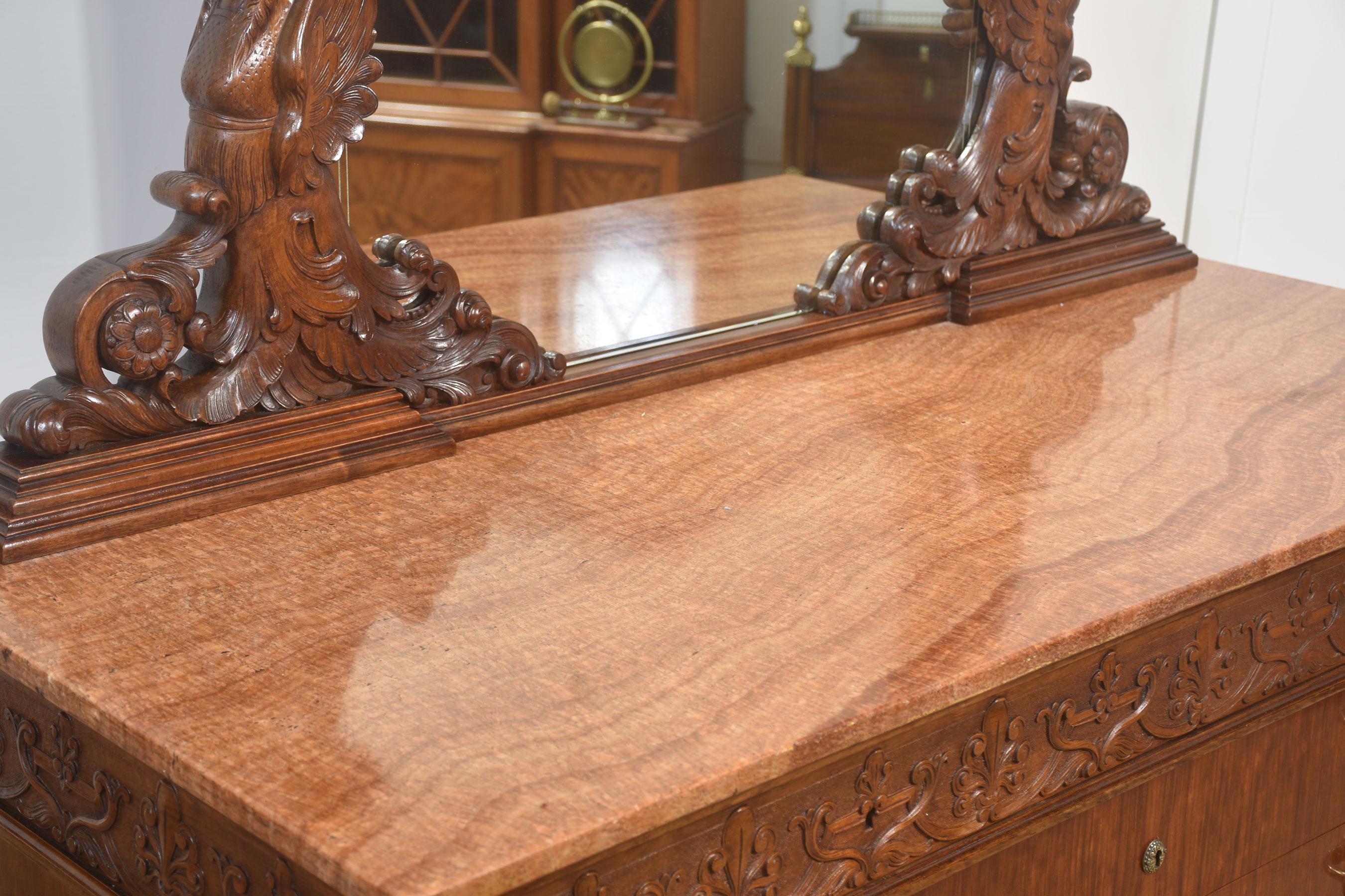 Impressive 19th-Century Mahogany Dressing Chest For Sale 11