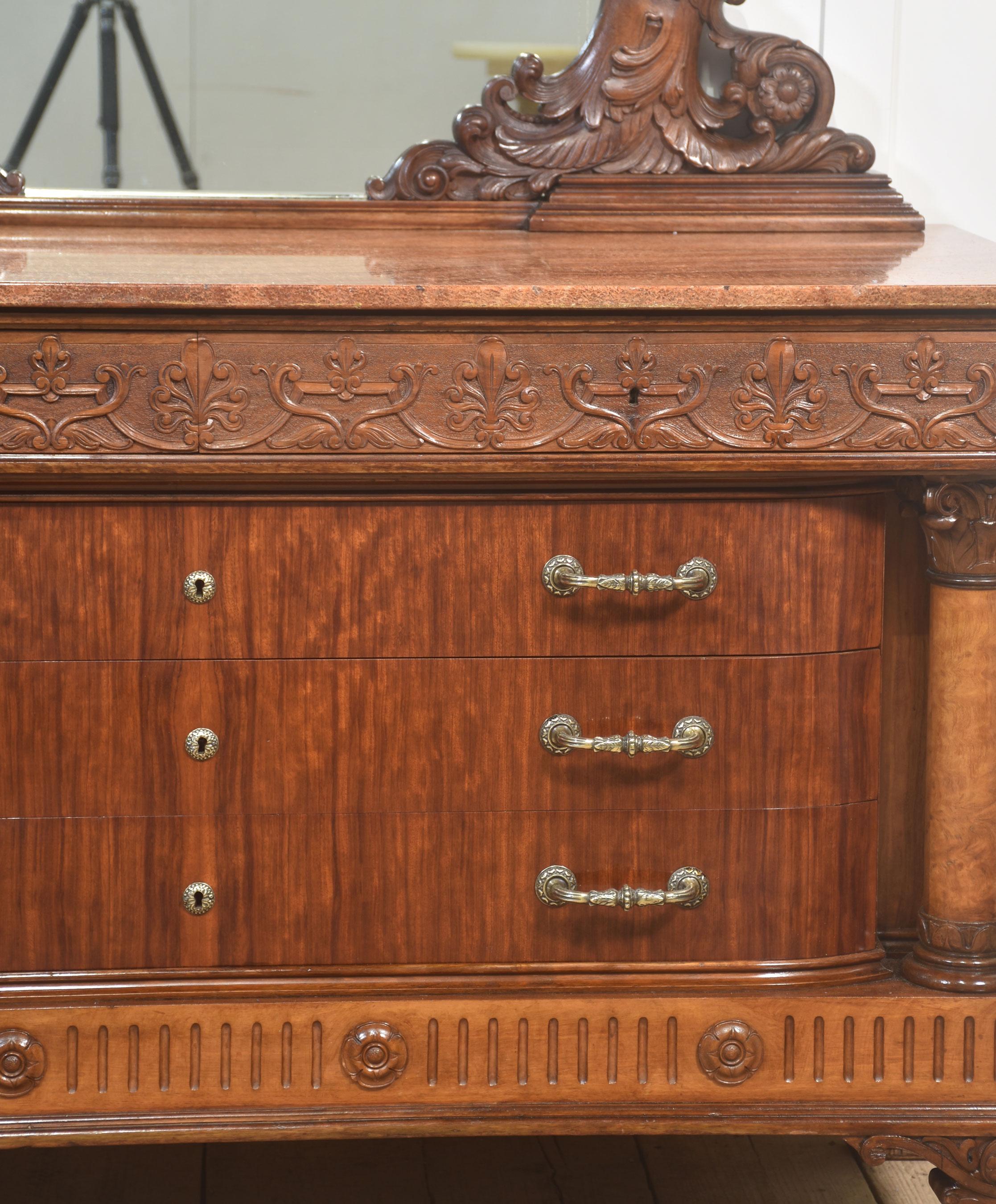 19th Century Impressive 19th-Century Mahogany Dressing Chest For Sale