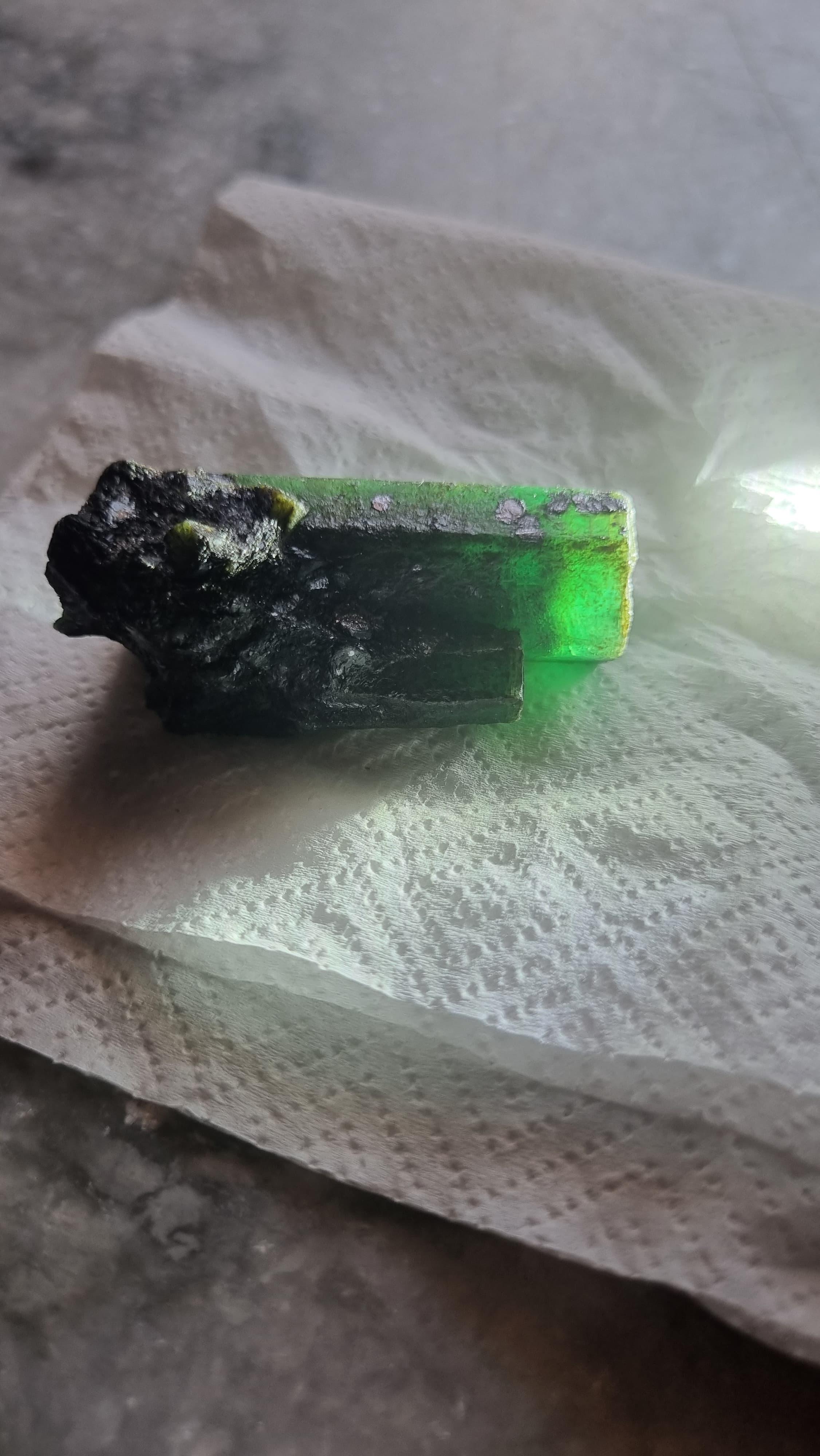 Presenting an extraordinary 235.75-carat rough emerald from Brazil, a spectacular gemstone distinguished by its impressive size, vibrant deep-green hue, and luminous translucency. Extracted from the renowned emerald-rich regions of Brazil, this