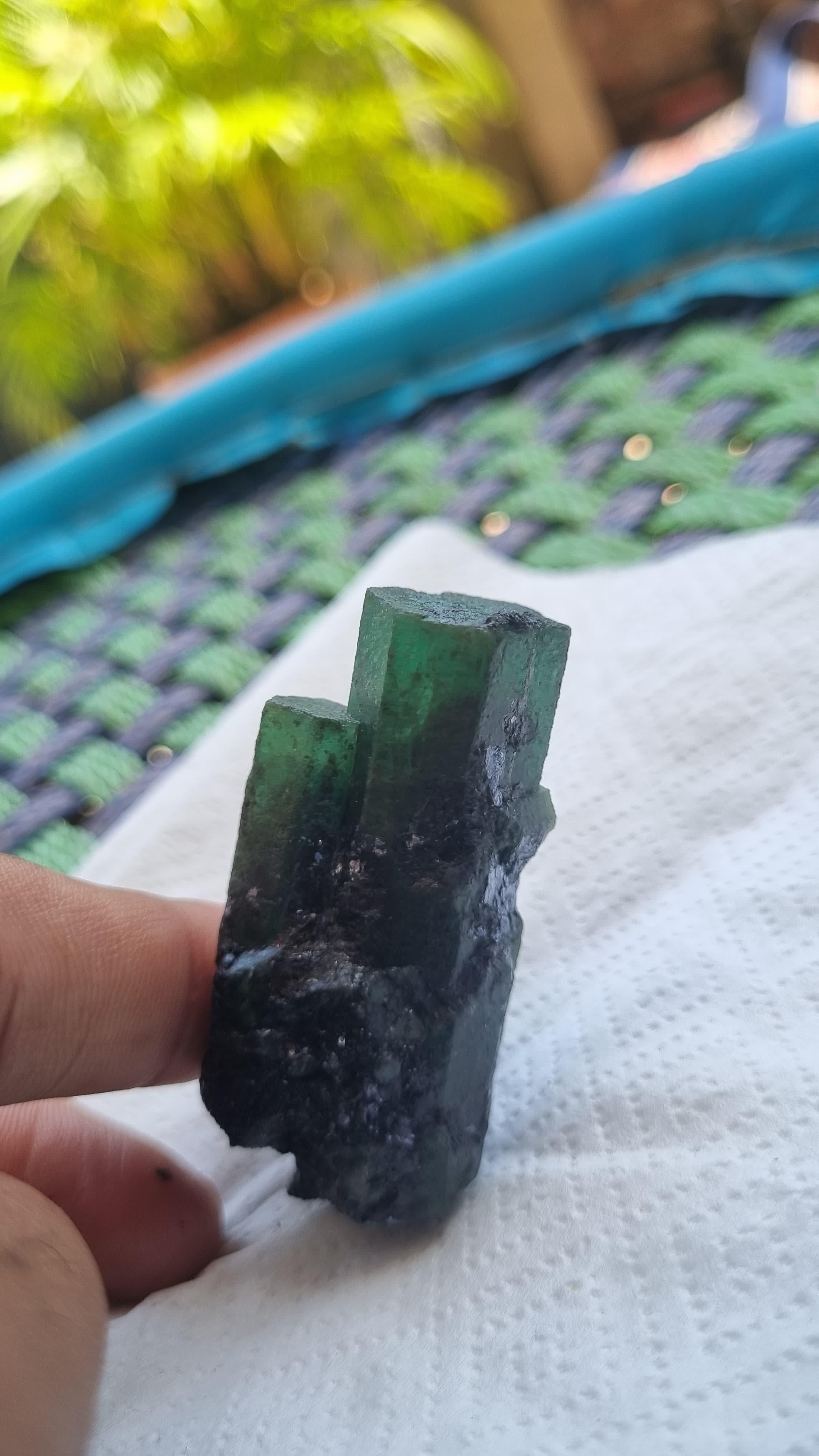 Women's or Men's Impressive 235.75 ct Brazilian Rough Emerald with Intense Natural Radiance For Sale