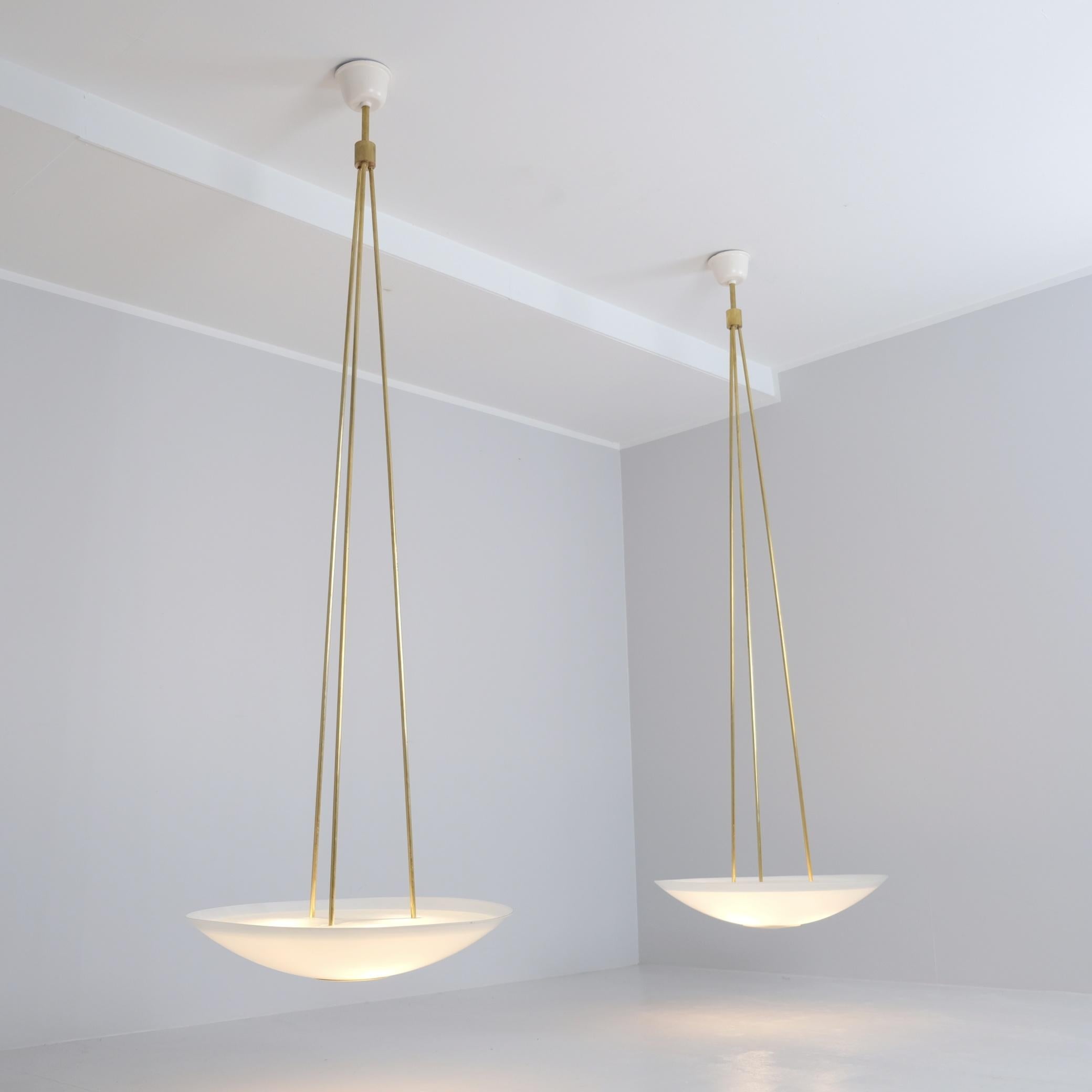 Beeindruckende 2 m hohe Paavo Tynell-Deckenleuchten aus Arabia Finnland, Taito 1940er Jahre. (Skandinavische Moderne) im Angebot