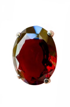 Splendido anello da cocktail in platino con granato ovale da 31 carati e diamanti