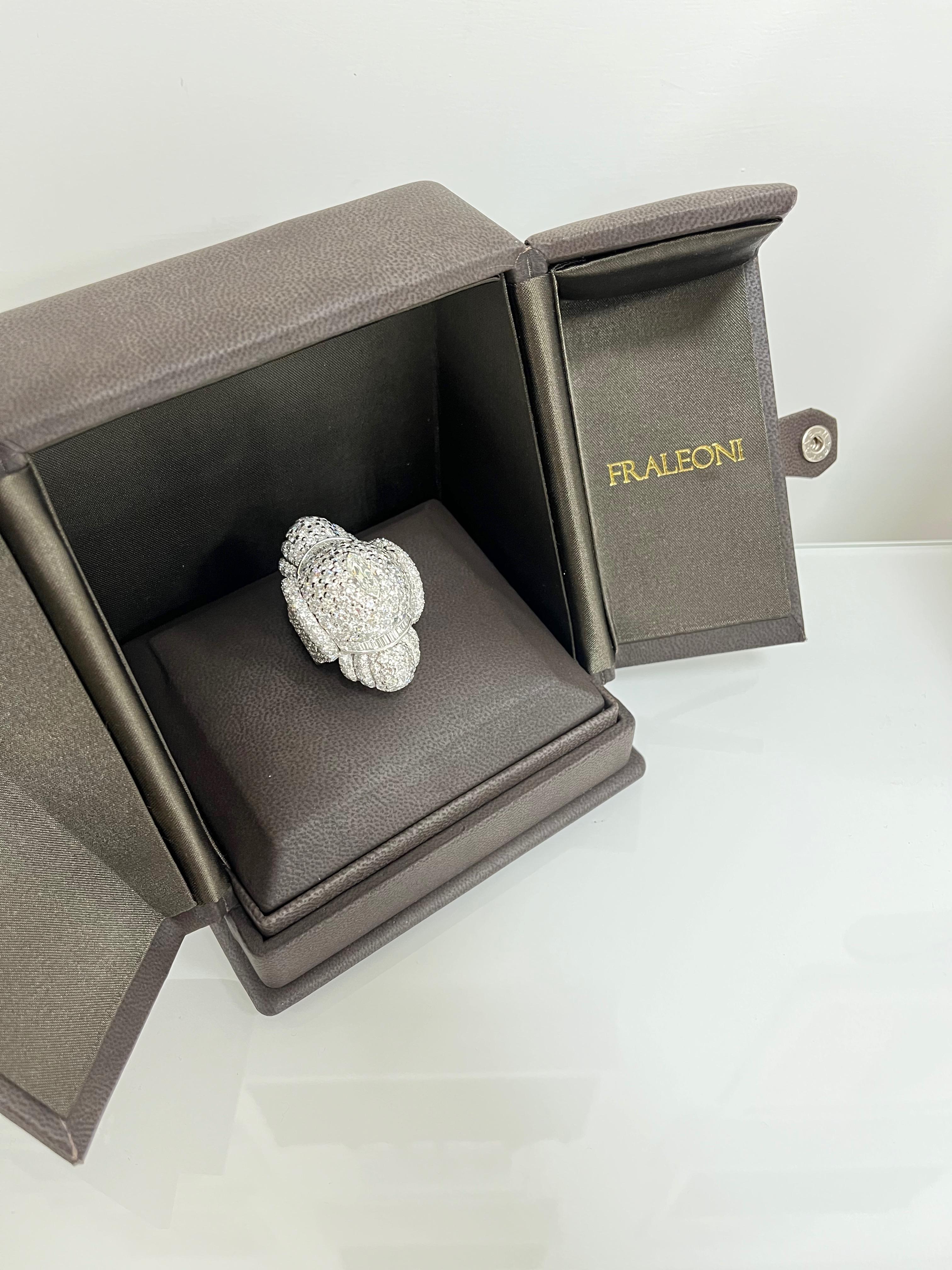Impressive 34.75 Carats Diamonds Platinum 18 Kt. White Gold Cocktail Ring For Sale 2